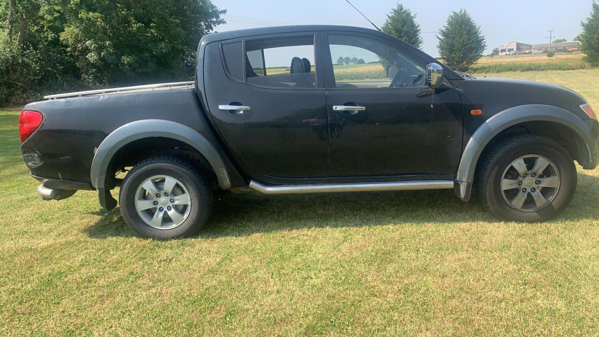 2006/06 REG MITSUBISHI L200 4WD LWB 4LIFE DCB 2.5 DIESEL BLACK PICK-UP, SHOWING 3 FORMER KEEPERS