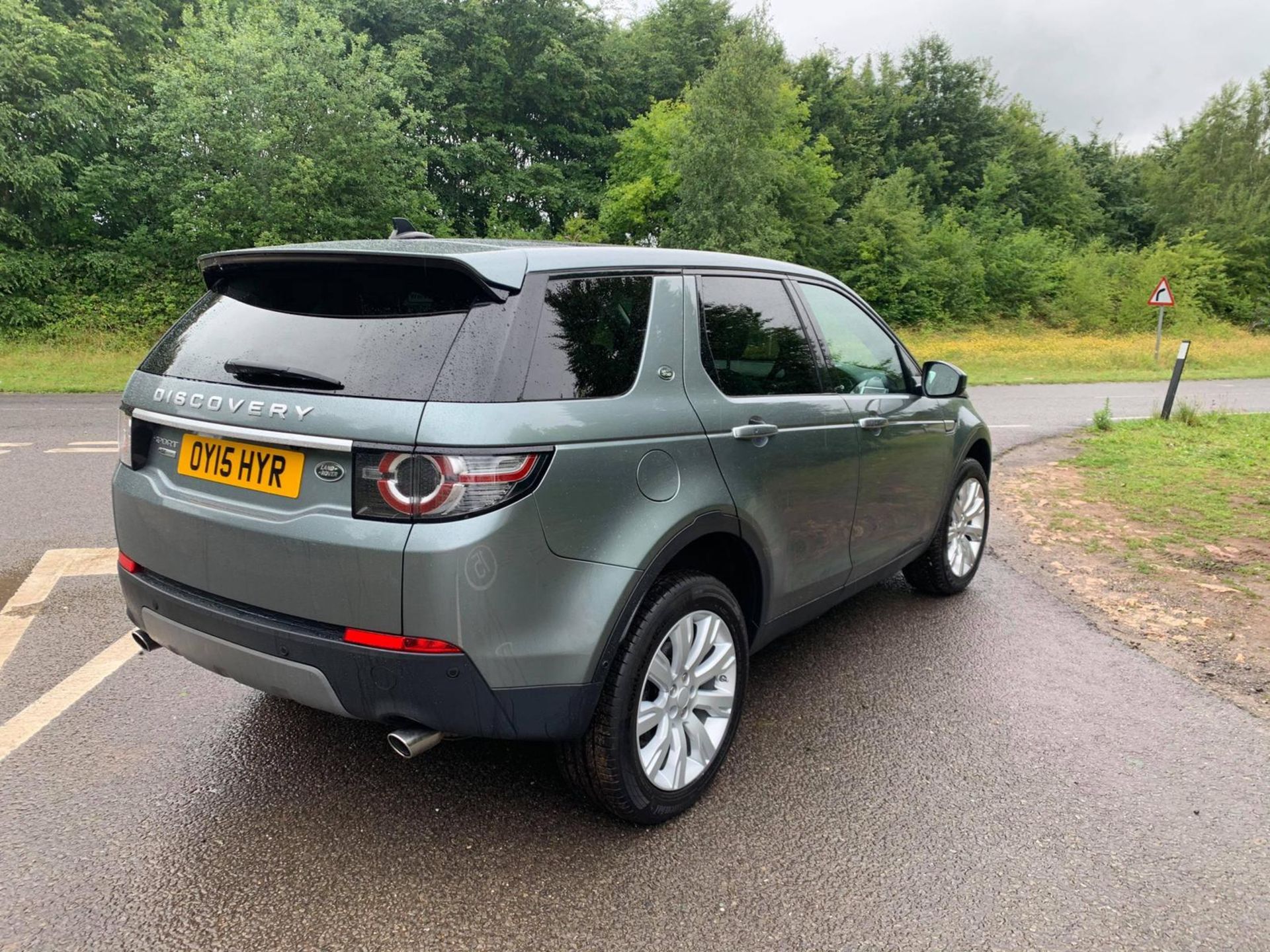 2015/15 REG LAND ROVER DISCOVERY SPORT SD4 HSE LUXURY 2.2 DIESEL AUTOMATIC, SHOWING 2 FORMER KEEPERS - Image 7 of 17