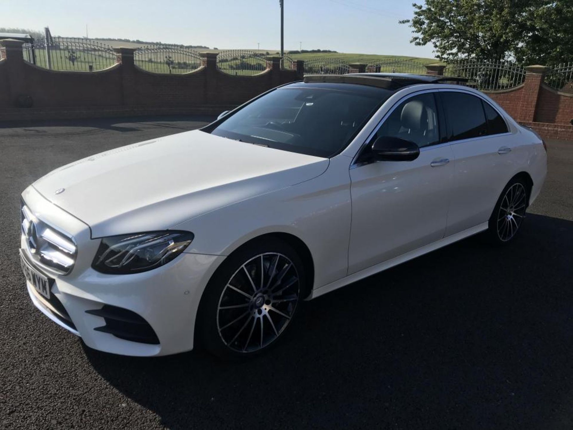 2016/66 REG MERCEDES E CLASS E 350 D AMG LINE PREMIUM 3.0L AUTOMATIC WHITE SALOON 255BHP *NO VAT* - Image 2 of 15