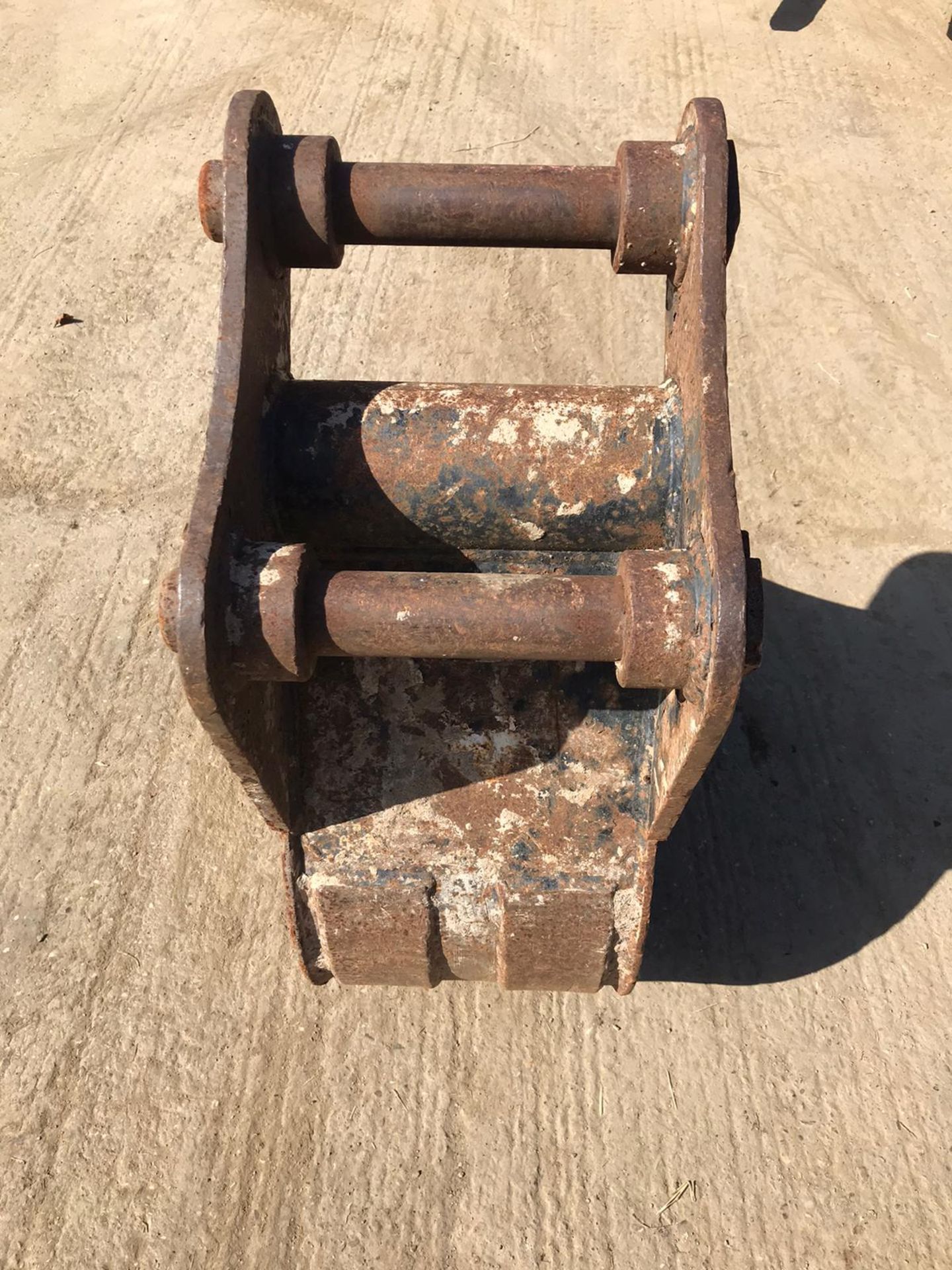 DIGGER BUCKET, NO TEETH - 50MM PINS *NO VAT* - Image 3 of 4