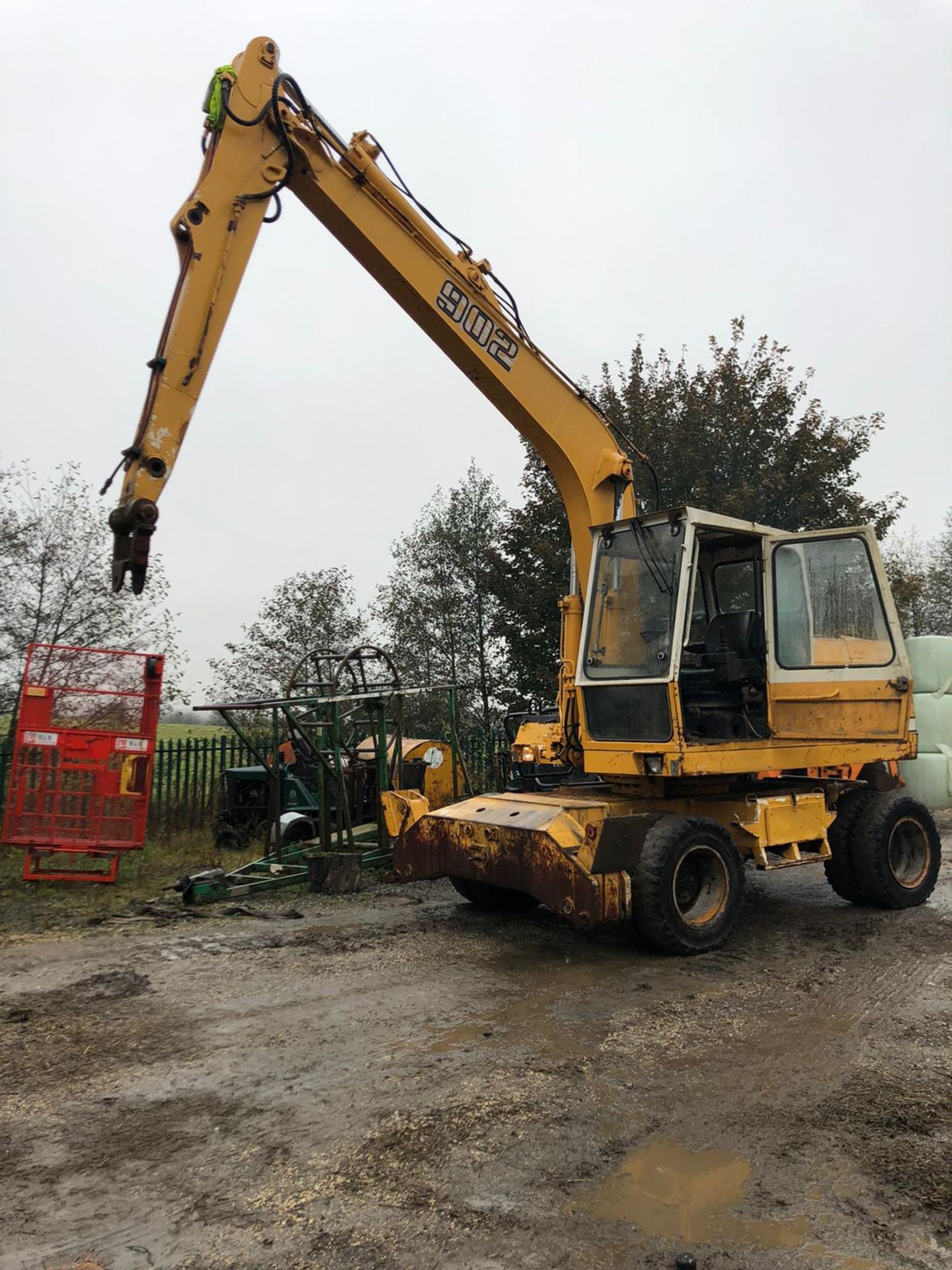 LIEBHERR A902 WHEELED EXCAVATOR SCRAP HANDLER, RUNS, WORKS AND LIFTS *PLUS VAT* - Image 3 of 7