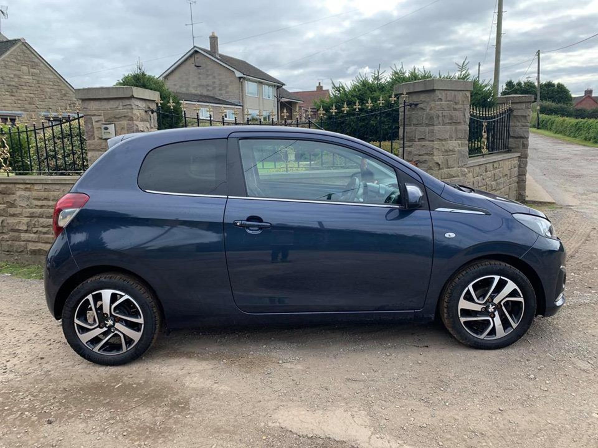 2015/65 REG PEUGEOT 108 ALLURE 1.2 PETROL 3 DOOR HATCHBACK BLUE, SHOWING 1 FORMER KEEPER *NO VAT* - Image 6 of 12