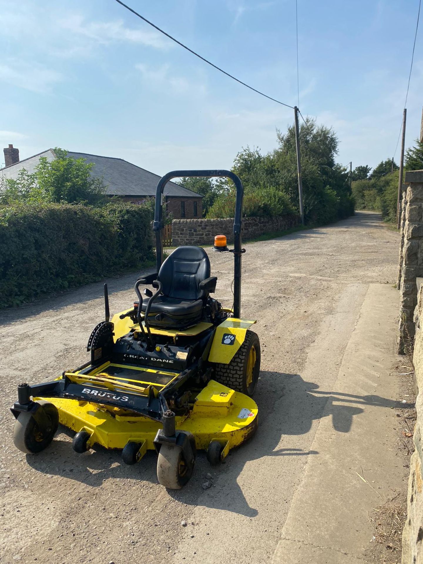 GREAT DANE ZERO TURN RIDE ON LAWN MOWER, RUNS, WORKS AND CUTS, 62 INCH CUTTING DECK, YEAR 2012 - Image 2 of 5