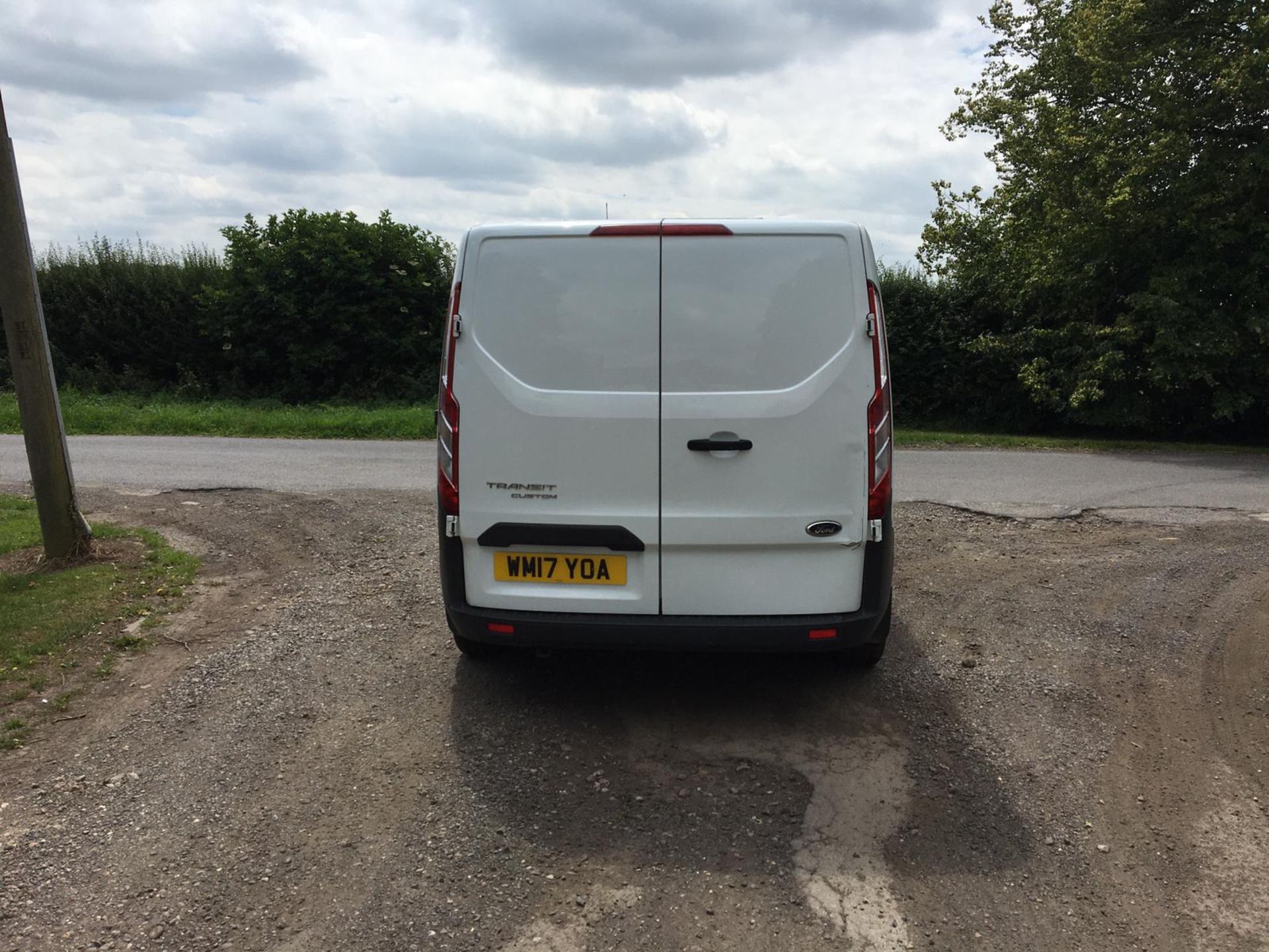 2017/17 REG FORD TRANSIT CUSTOM 290 2.0 DIESEL WHITE PANEL VAN, SHOWING 0 FORMER KEEPERS *PLUS VAT* - Image 6 of 14