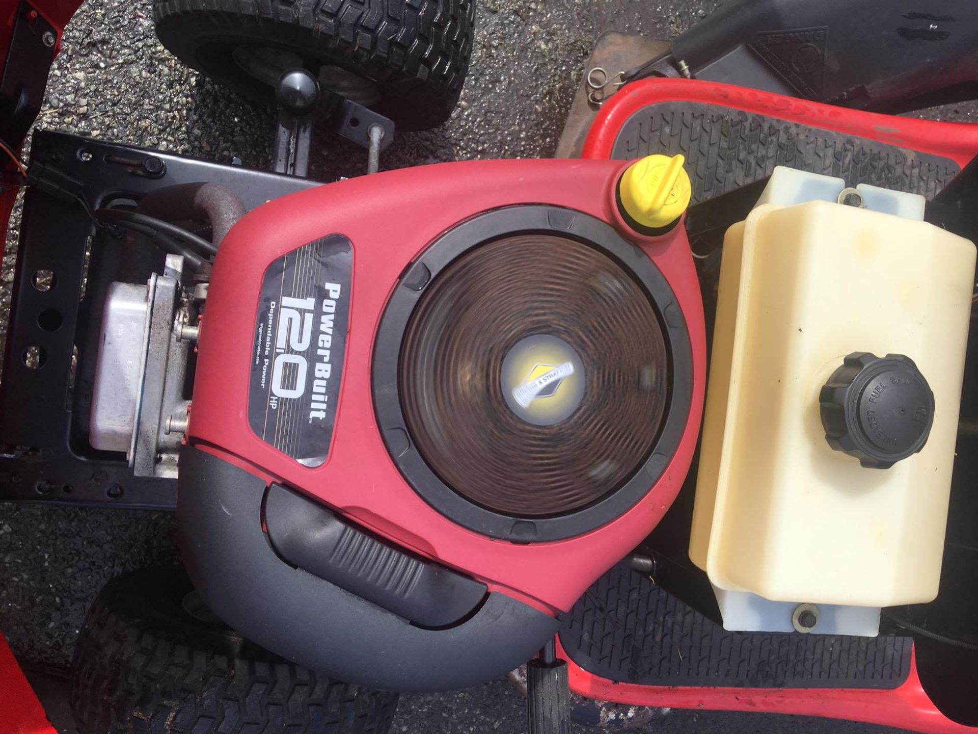 JONSERED HUSKVARNA LT2112 RIDE ON LAWN MOWER, 180 KG, YEAR 2002, C/W GRASS COLLECTOR, RUNS & WORKS - Image 8 of 13