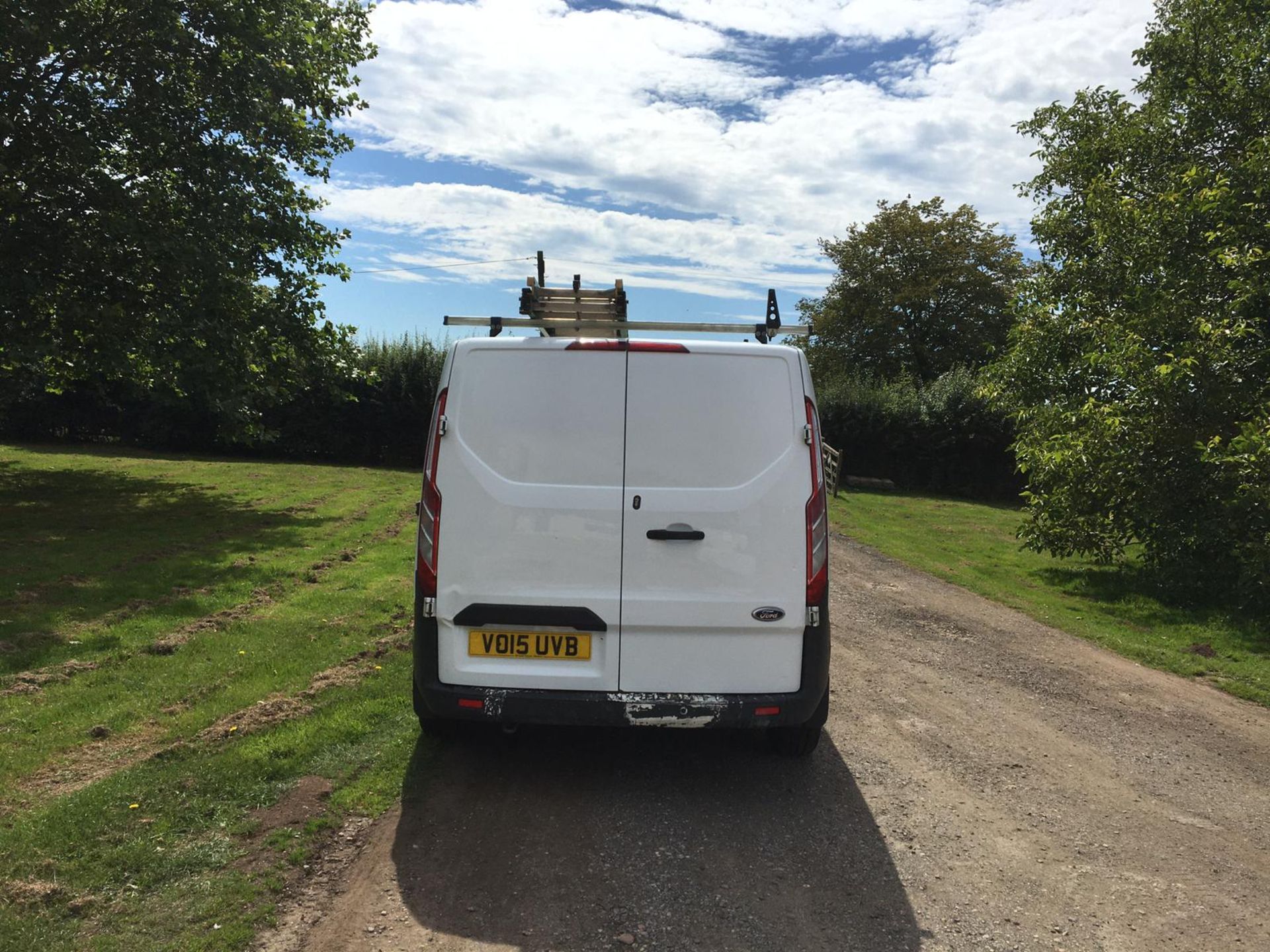 2015/15 REG FORD TRANSIT CUSTOM 270 ECO-TECH 2.2 DIESEL WHITE PANEL VAN, SHOWING 0 FORMER KEEPERS - Image 4 of 13