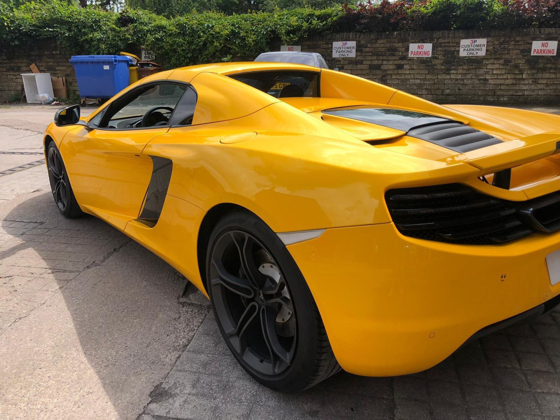 2012 MCLAREN MP4-12C SPIDER, 12,000 MILES LEFT HAND DRIVE SOLD WITH NOVA *NO VAT* - Image 13 of 13