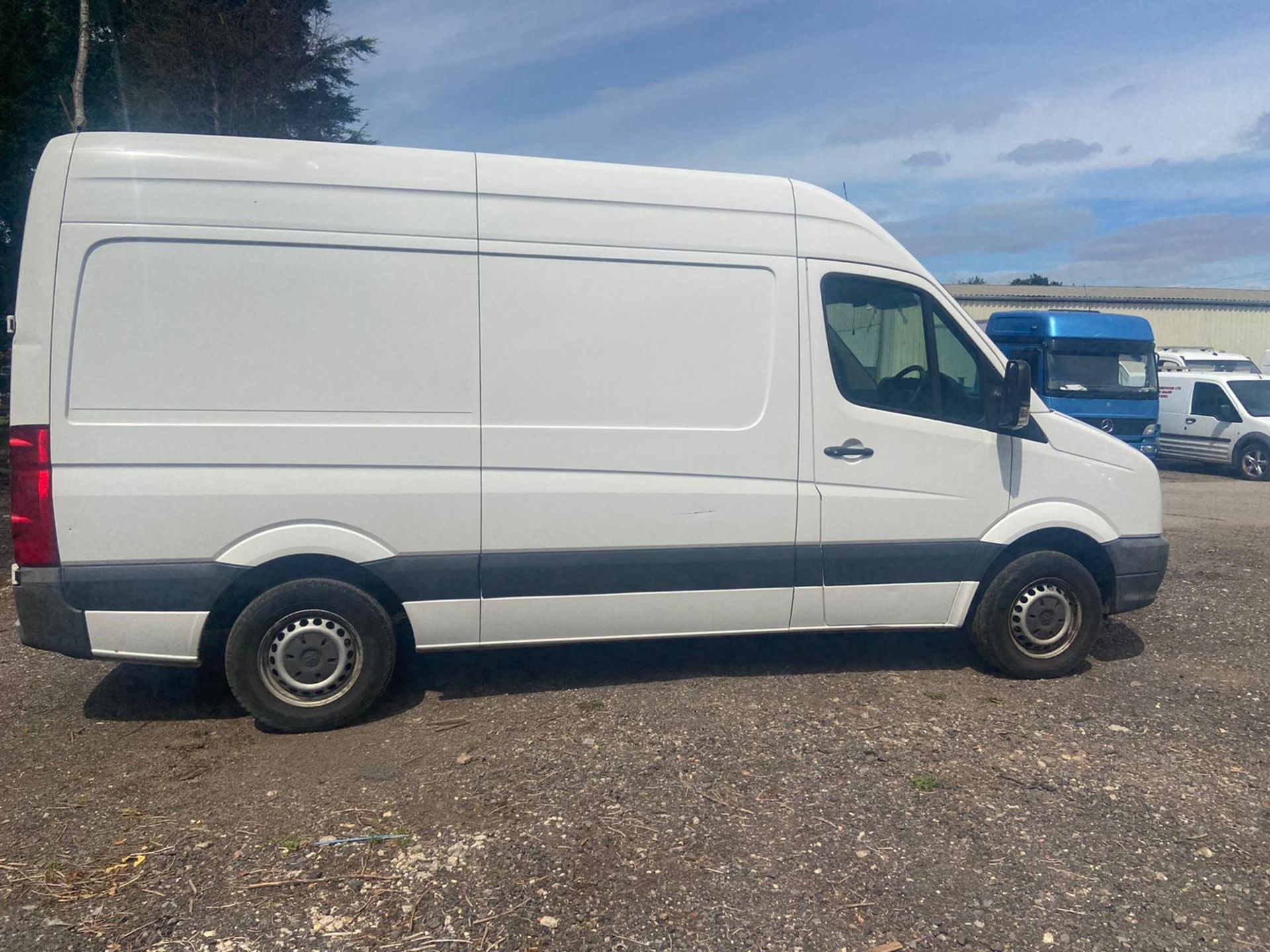 2011/61 REG VOLKSWAGEN CRAFTER CR35 TDI 2.0 DIESEL PANEL VAN 110HP, SHOWING 2 FORMER KEEPERS *NO VAT - Image 5 of 11