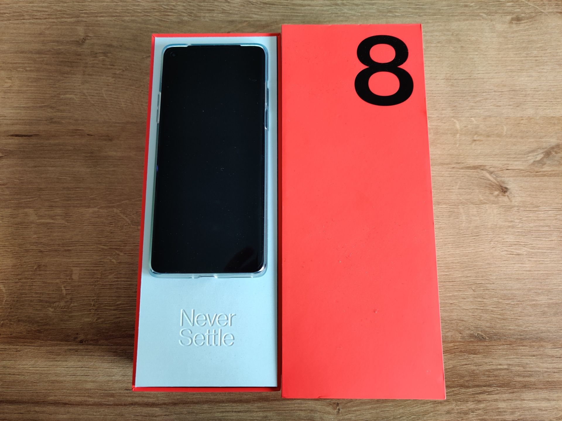 LIKE NEW! IMMACULATE CONDITION! ONEPLUS 8 128GB BLACK, UNLOCKED SMARTPHONE - LESS THAN A MONTH OLD!
