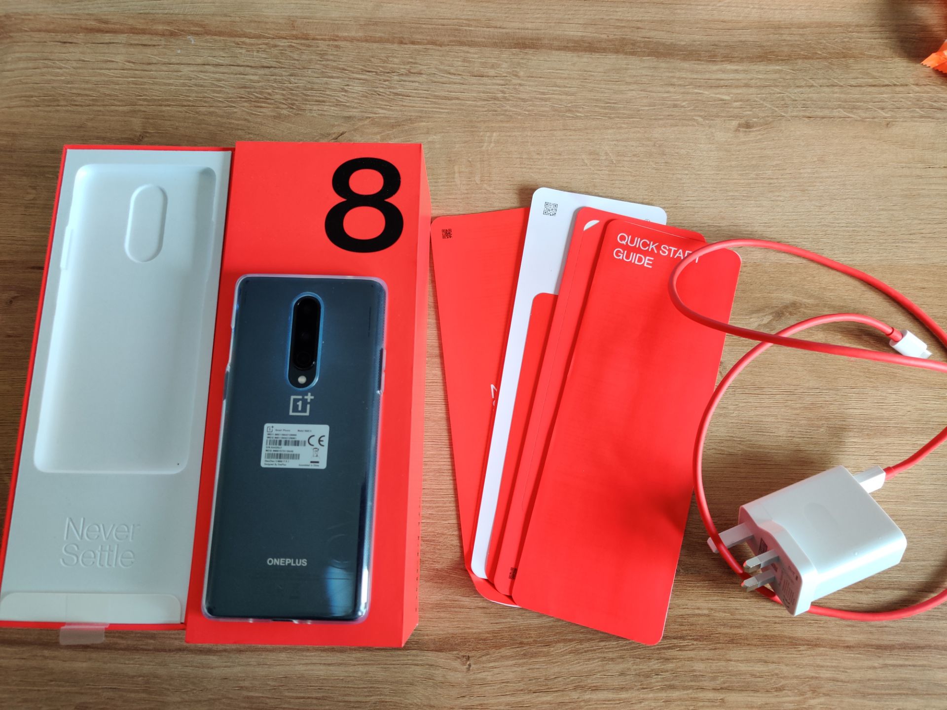 LIKE NEW! IMMACULATE CONDITION! ONEPLUS 8 128GB BLACK, UNLOCKED SMARTPHONE - LESS THAN A MONTH OLD! - Image 2 of 8