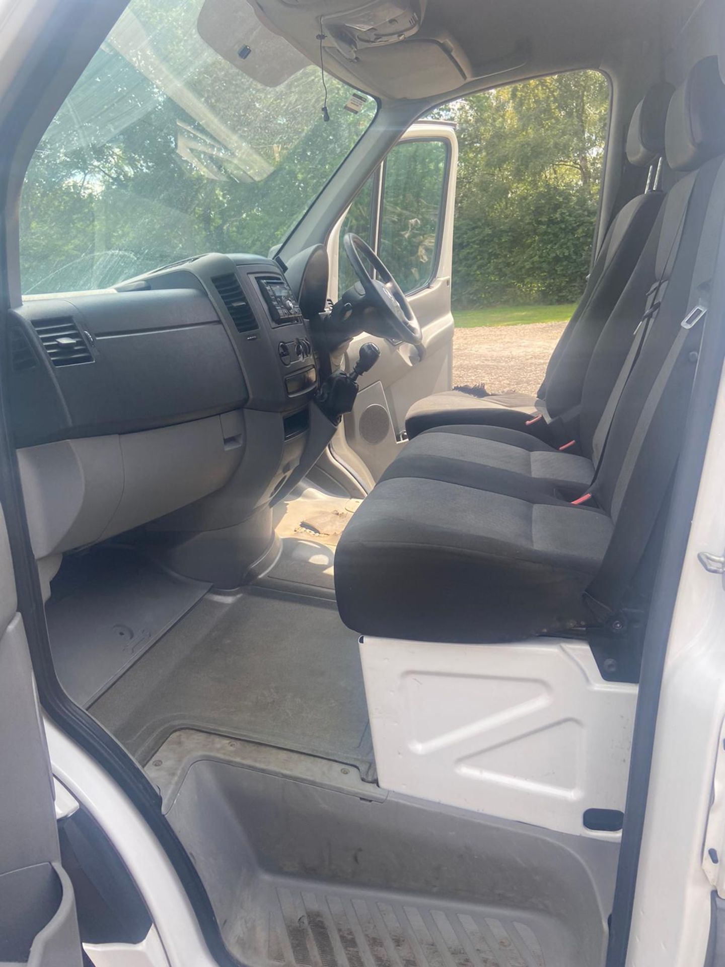 2011/61 REG VOLKSWAGEN CRAFTER CR35 TDI 2.0 DIESEL PANEL VAN 110HP, SHOWING 2 FORMER KEEPERS *NO VAT - Image 9 of 11