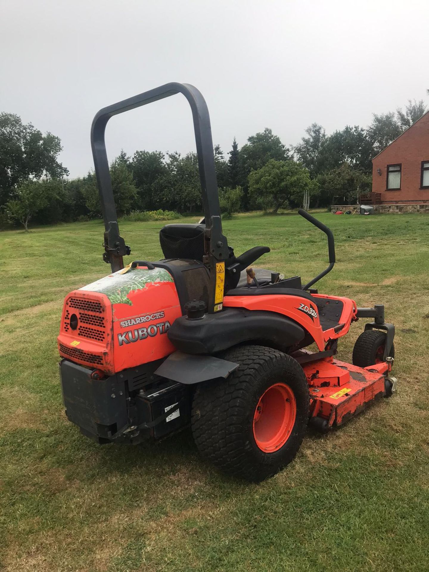 KUBOTA ZD326S ZERO TURN LAWN MOWER, RUNS, DRIVES AND CUTS *PLUS VAT* - Image 4 of 5