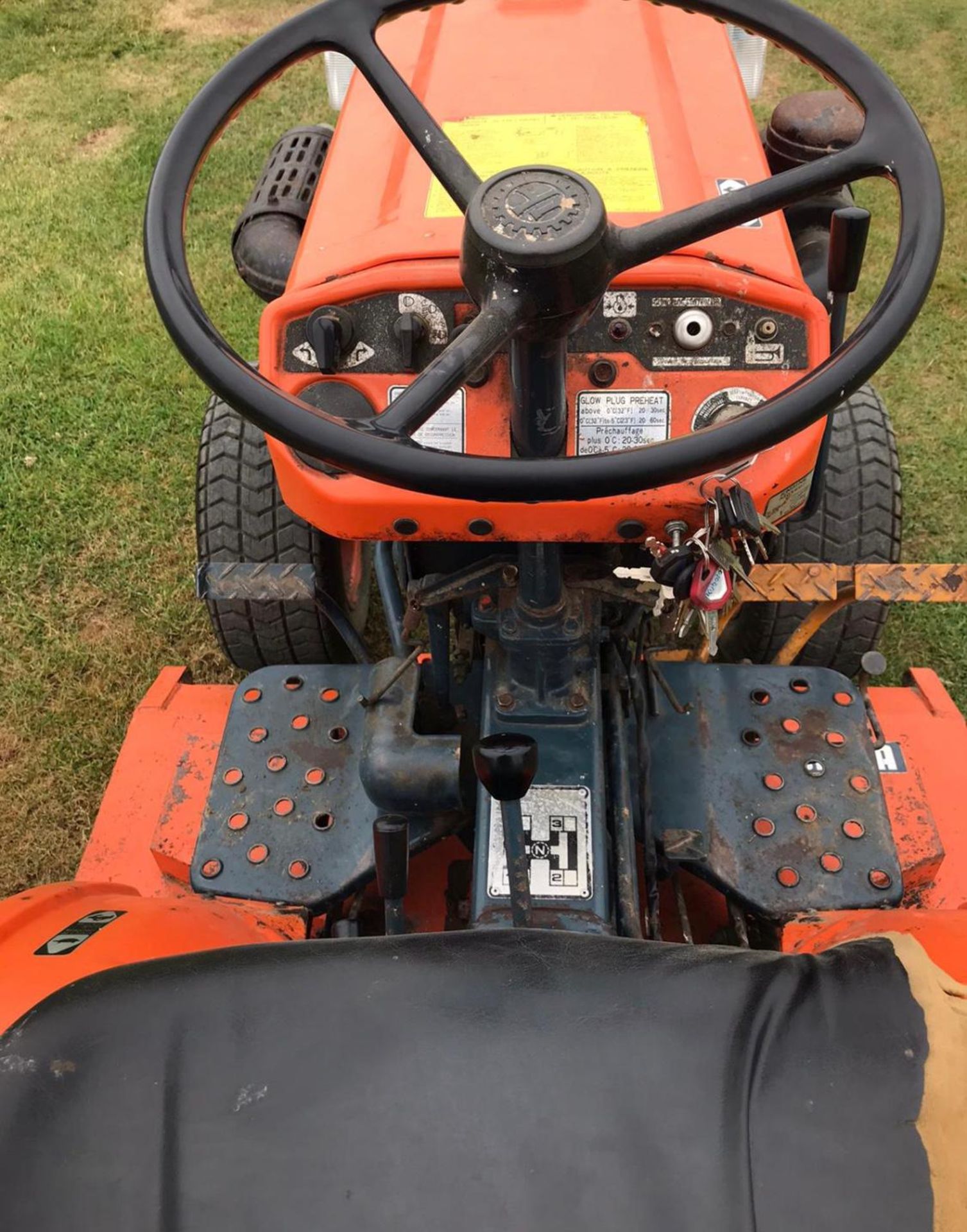 KUBOTA B5100 COMPACT TRACTOR, WITH UNDERSLUNG MOWER, 2 WHEEL DRIVE, REAR PTO *NO VAT* - Image 5 of 5