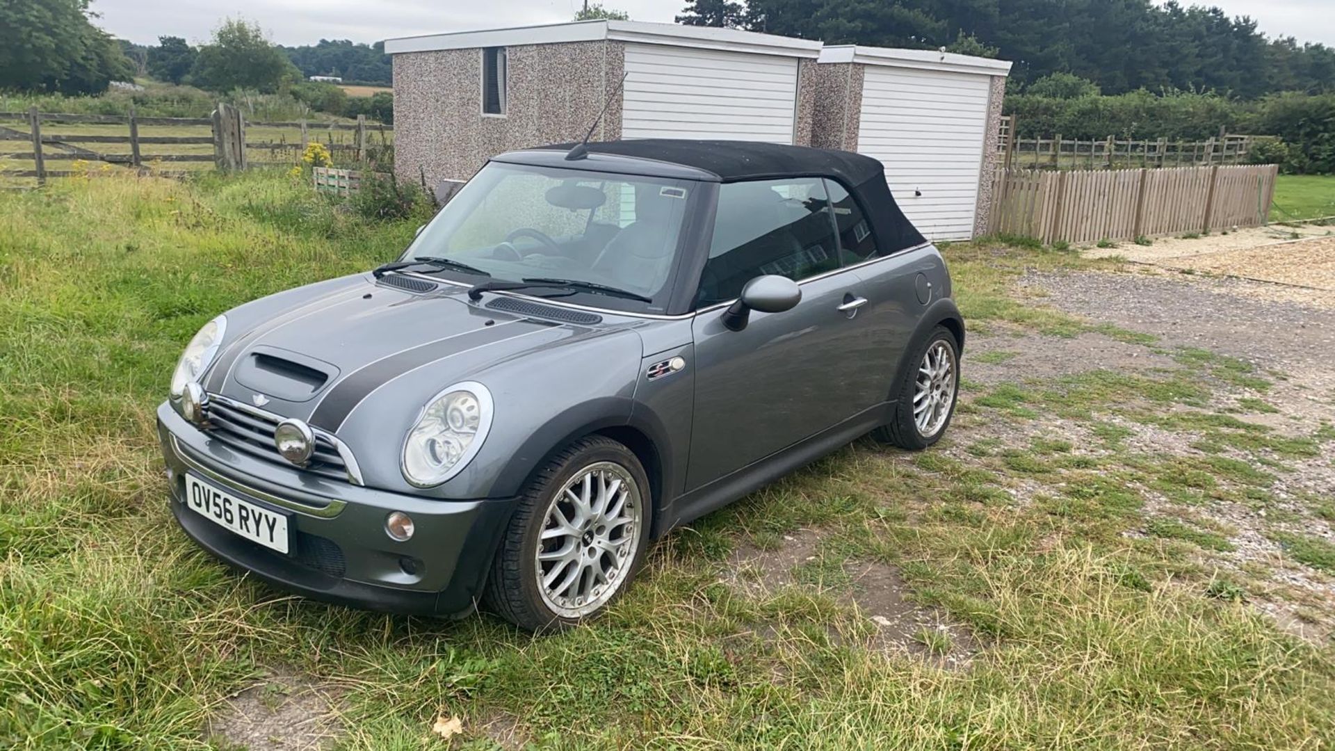 2006/56 REG MINI COOPER S 1.6 PETROL GREY CONVERTIBLE *NO VAT* - Image 3 of 17