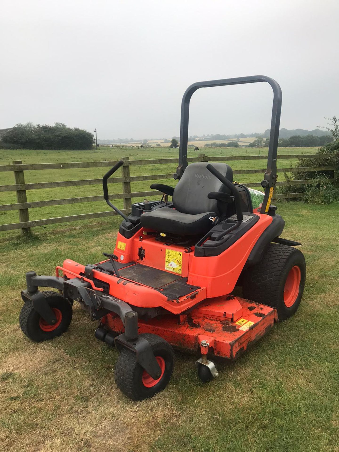 KUBOTA ZD326S ZERO TURN LAWN MOWER, RUNS, DRIVES AND CUTS *PLUS VAT* - Image 2 of 5