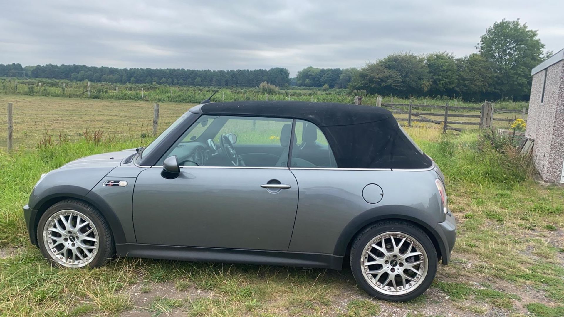 2006/56 REG MINI COOPER S 1.6 PETROL GREY CONVERTIBLE *NO VAT* - Image 4 of 17