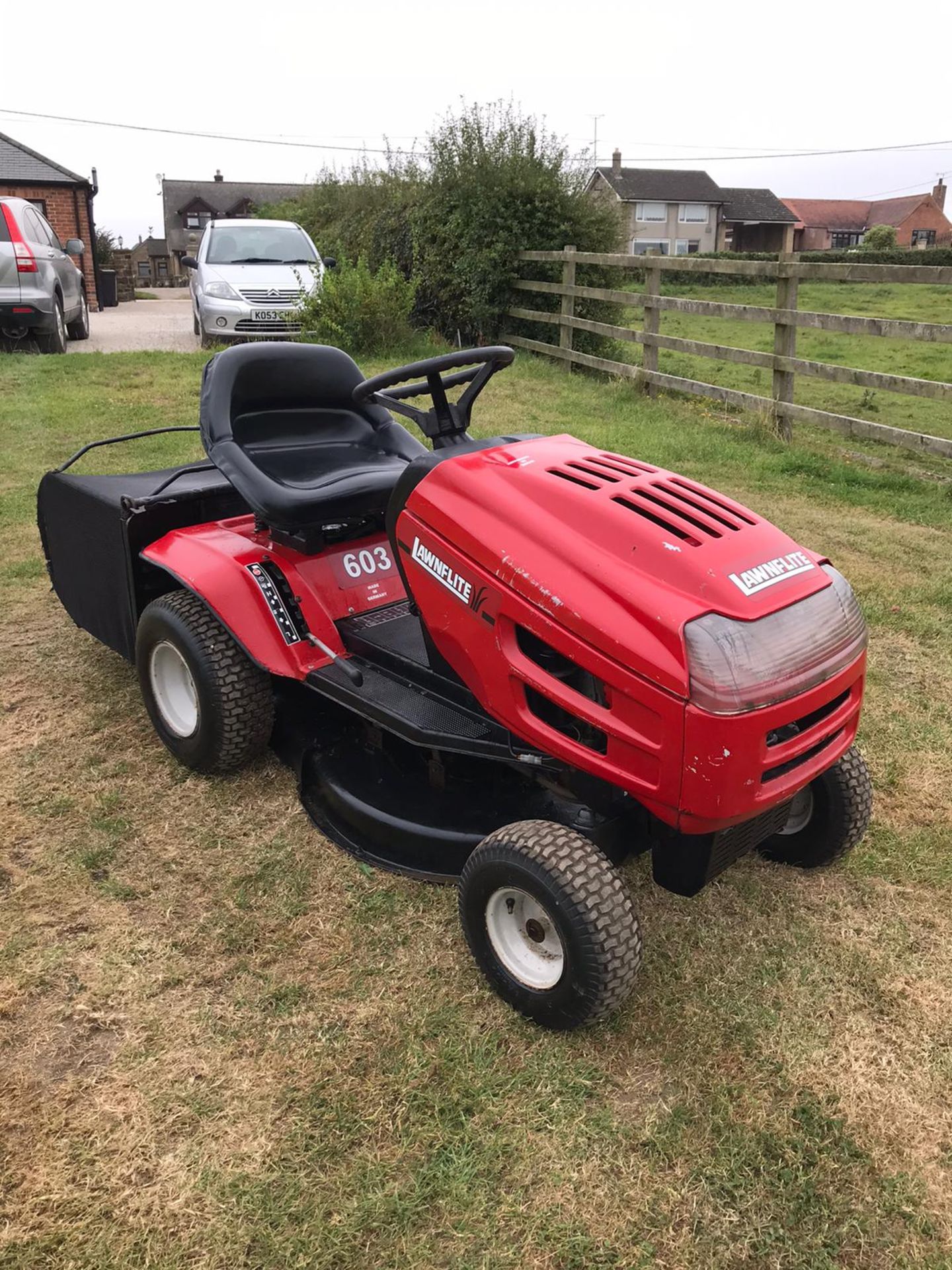 LAWNFLITE 603 RIDE ON LAWN MOWER, RUNS, DRIVES AND CUTS *NO VAT*