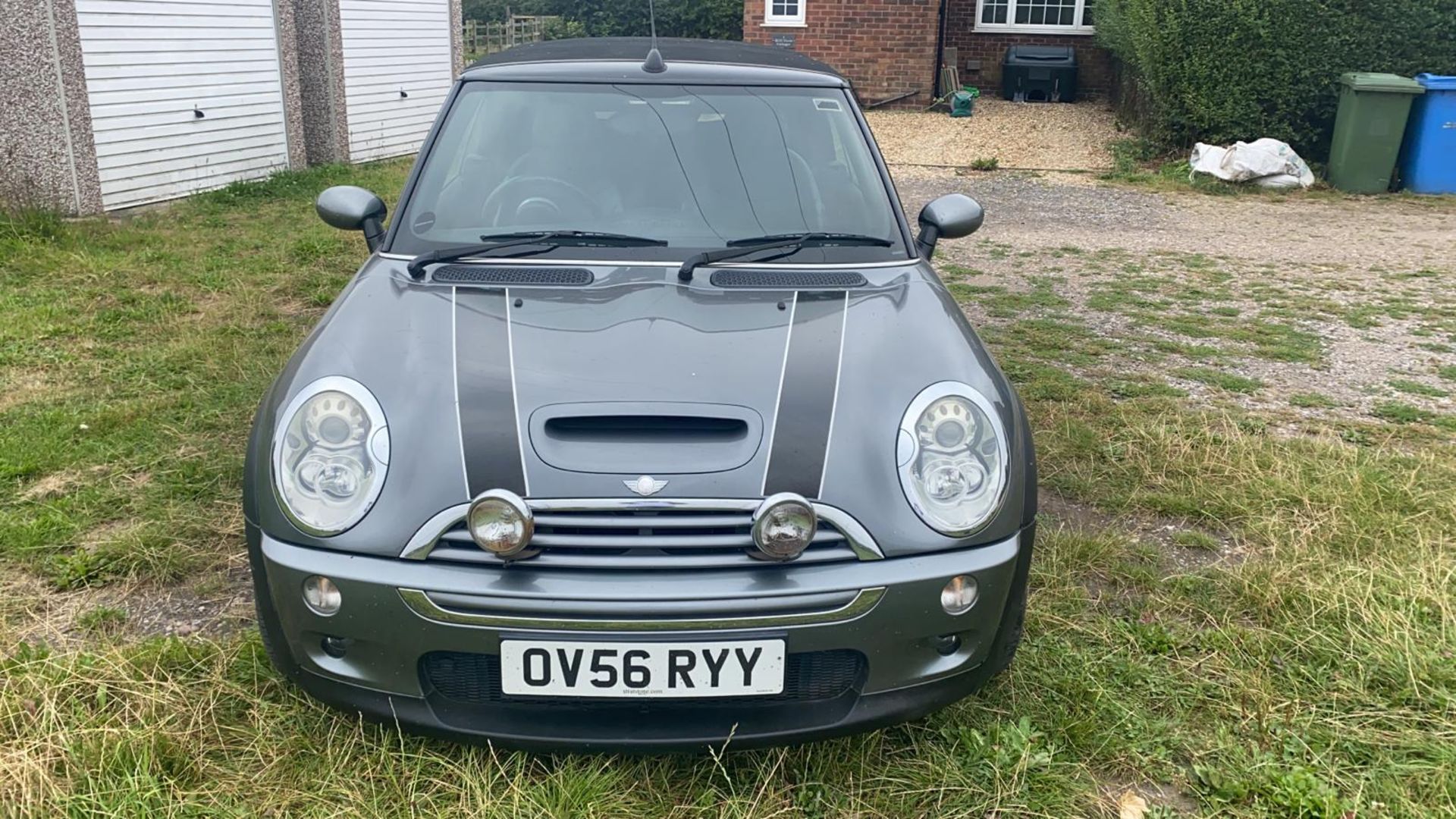 2006/56 REG MINI COOPER S 1.6 PETROL GREY CONVERTIBLE *NO VAT* - Image 2 of 17