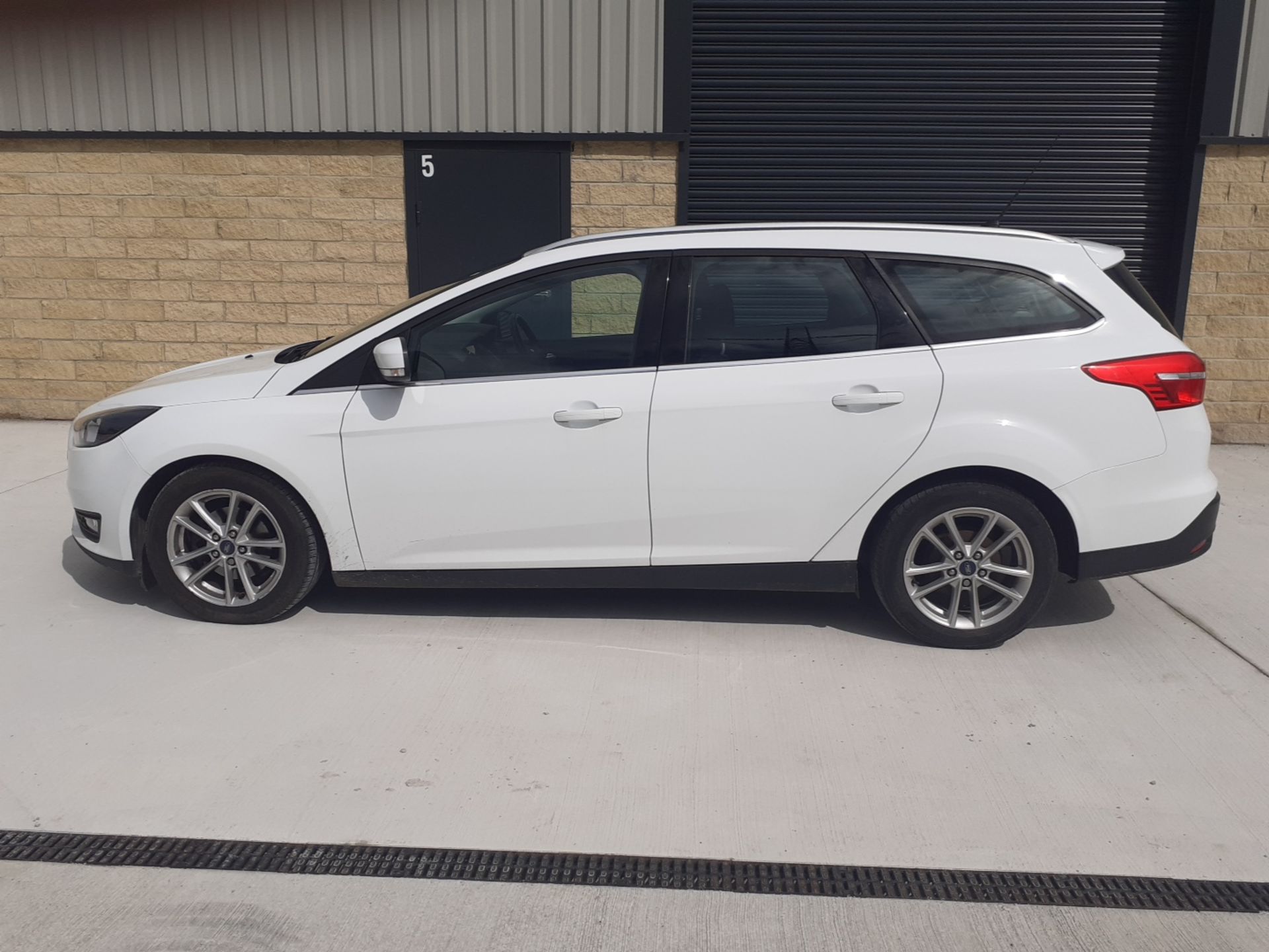 2017/66 REG FORD FOCUS ZETEC TDCI AUTO 1.5 DIESEL WHITE ESTATE, SHOWING 0 FORMER KEEPERS *NO VAT* - Image 5 of 14