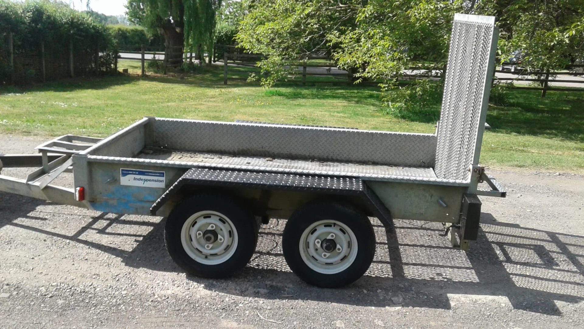 INDESPENSION TWIN AXLE TOW-ABLE PLANT TRAILER, 4 X EXCELLENT TYRES, TOWS WELL, 1400KG EACH AXLE - Image 6 of 9