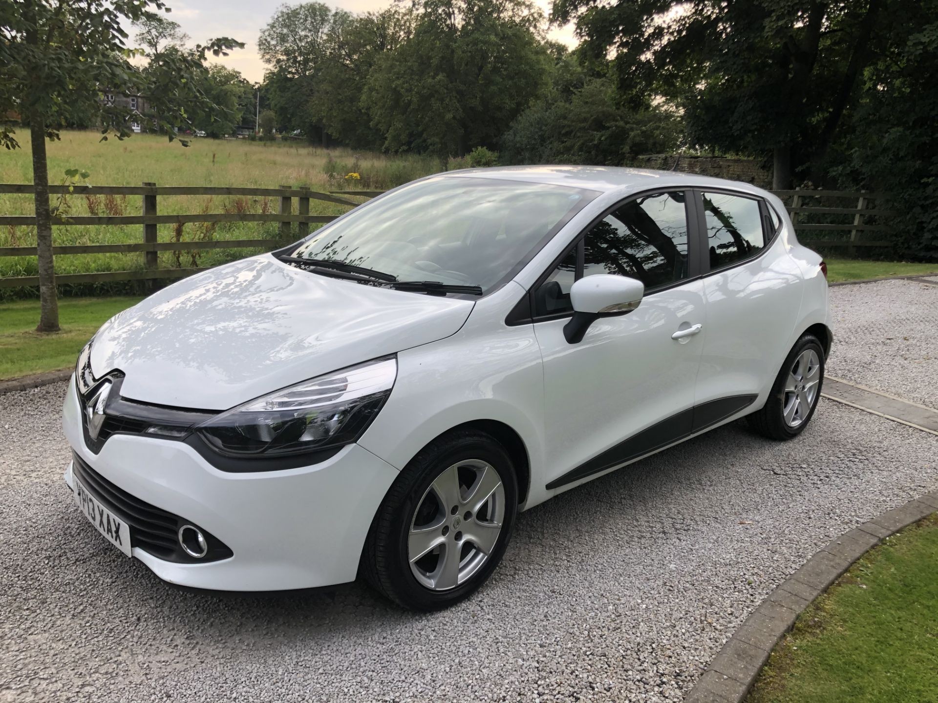 2013/13 REG RENAULT CLIO EXPRESSION PLUS 16V 1.2 PETROL WHITE 5 DOOR HATCHBACK, FULL SERVICE HISTORY - Image 4 of 14