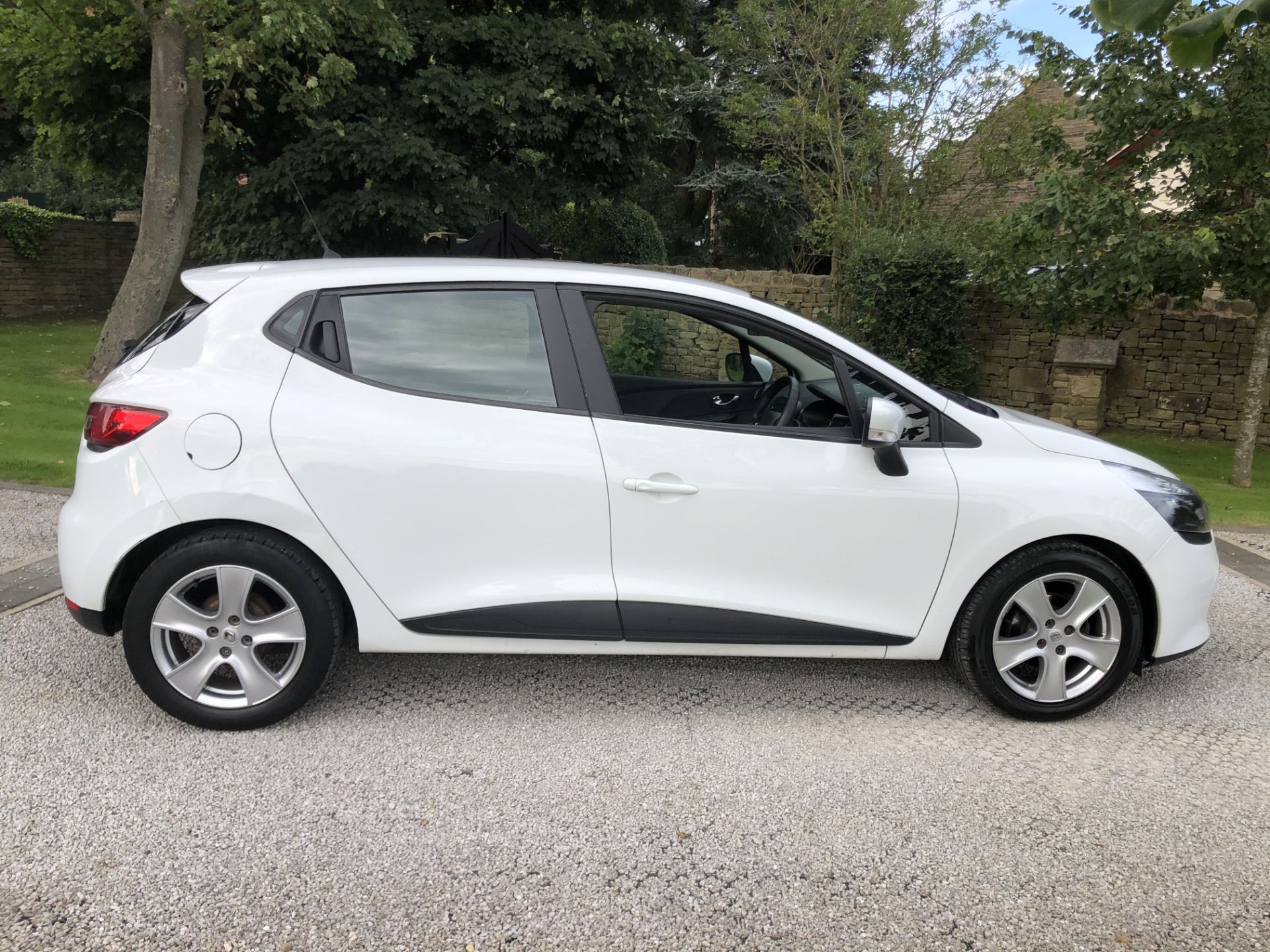 2013/13 REG RENAULT CLIO EXPRESSION PLUS 16V 1.2 PETROL WHITE 5 DOOR HATCHBACK, FULL SERVICE HISTORY - Image 6 of 14