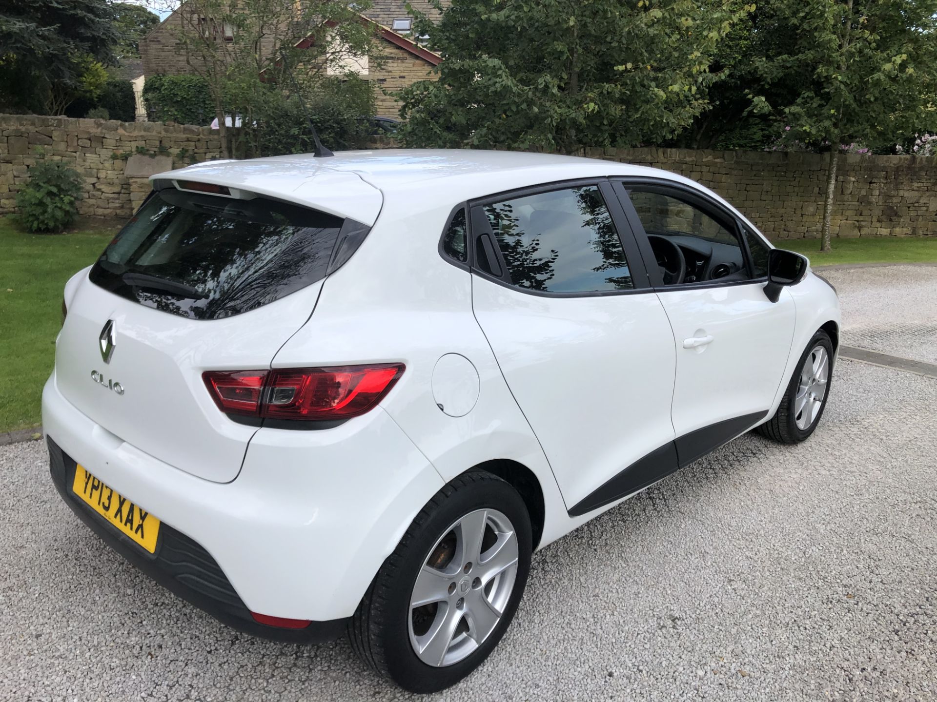 2013/13 REG RENAULT CLIO EXPRESSION PLUS 16V 1.2 PETROL WHITE 5 DOOR HATCHBACK, FULL SERVICE HISTORY - Image 7 of 14