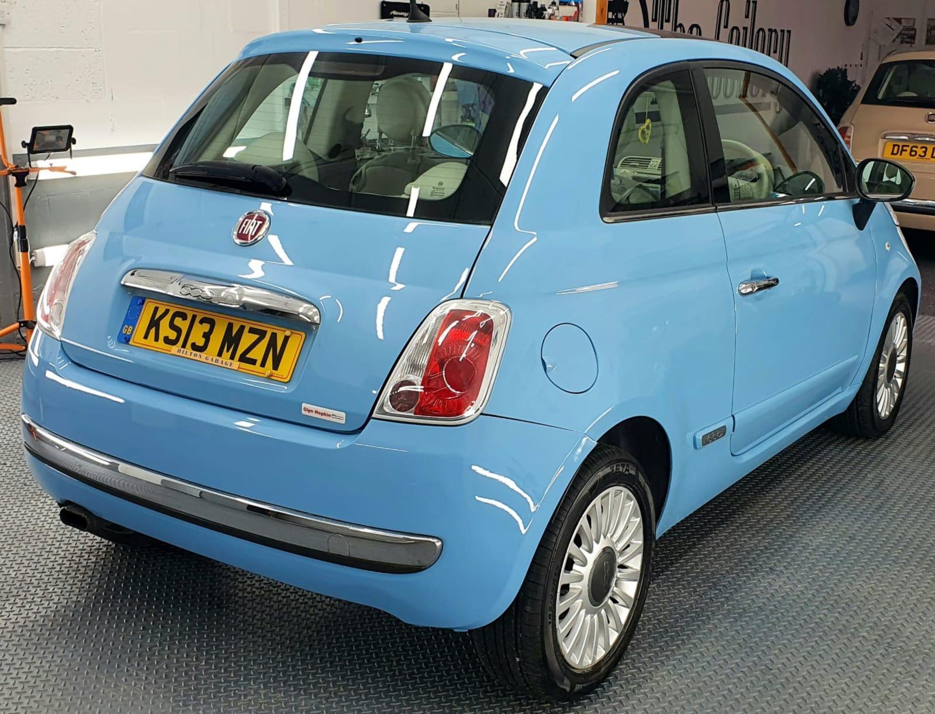 2013/13 REG FIAT 500 LOUNGE RHD 1.25 PETROL BLUE 3 DOOR HATCHBACK, SHOWING 1 FORMER KEEPER *NO VAT* - Image 4 of 8