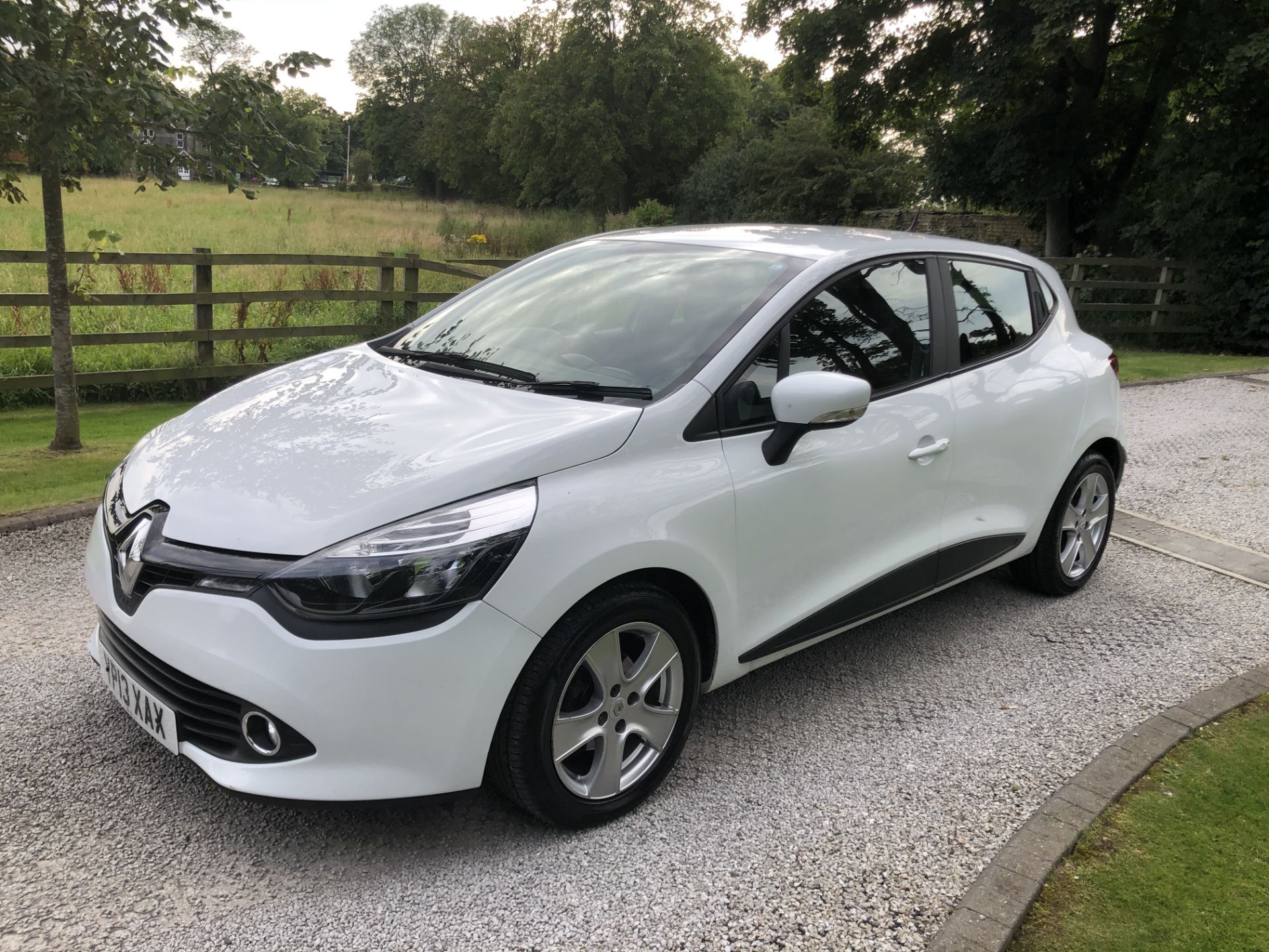 2013/13 REG RENAULT CLIO EXPRESSION PLUS 16V 1.2 PETROL WHITE 5 DOOR HATCHBACK, FULL SERVICE HISTORY - Image 5 of 14