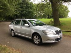 2010/60 REG SKODA OCTAVIA GREENLINE TDI CR 1.6 DIESEL SILVER ESTATE, SHOWING 2 FORMER KEEPERS