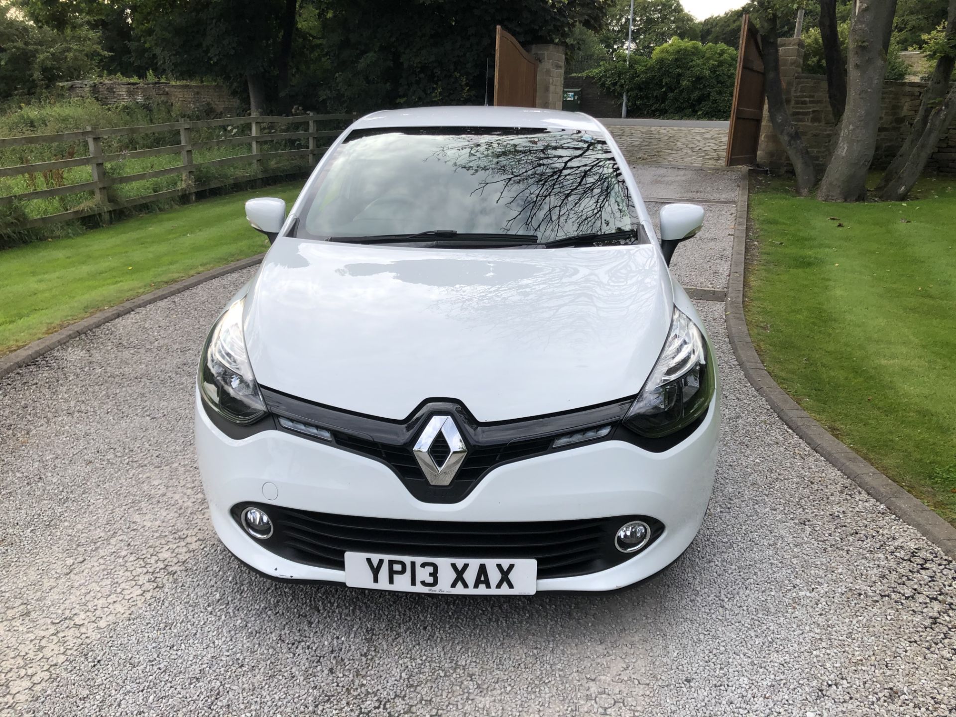 2013/13 REG RENAULT CLIO EXPRESSION PLUS 16V 1.2 PETROL WHITE 5 DOOR HATCHBACK, FULL SERVICE HISTORY - Image 2 of 14