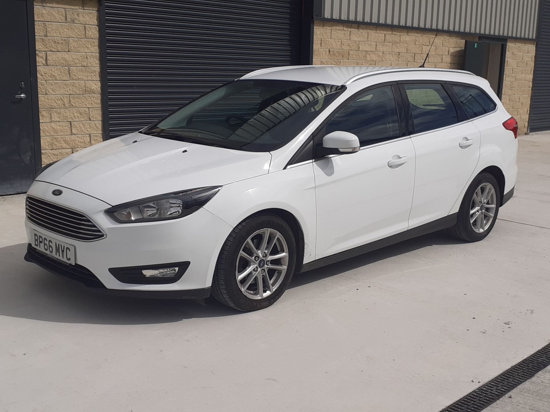 2017/66 REG FORD FOCUS ZETEC TDCI AUTO 1.5 DIESEL WHITE ESTATE, SHOWING 0 FORMER KEEPERS *NO VAT* - Image 4 of 14