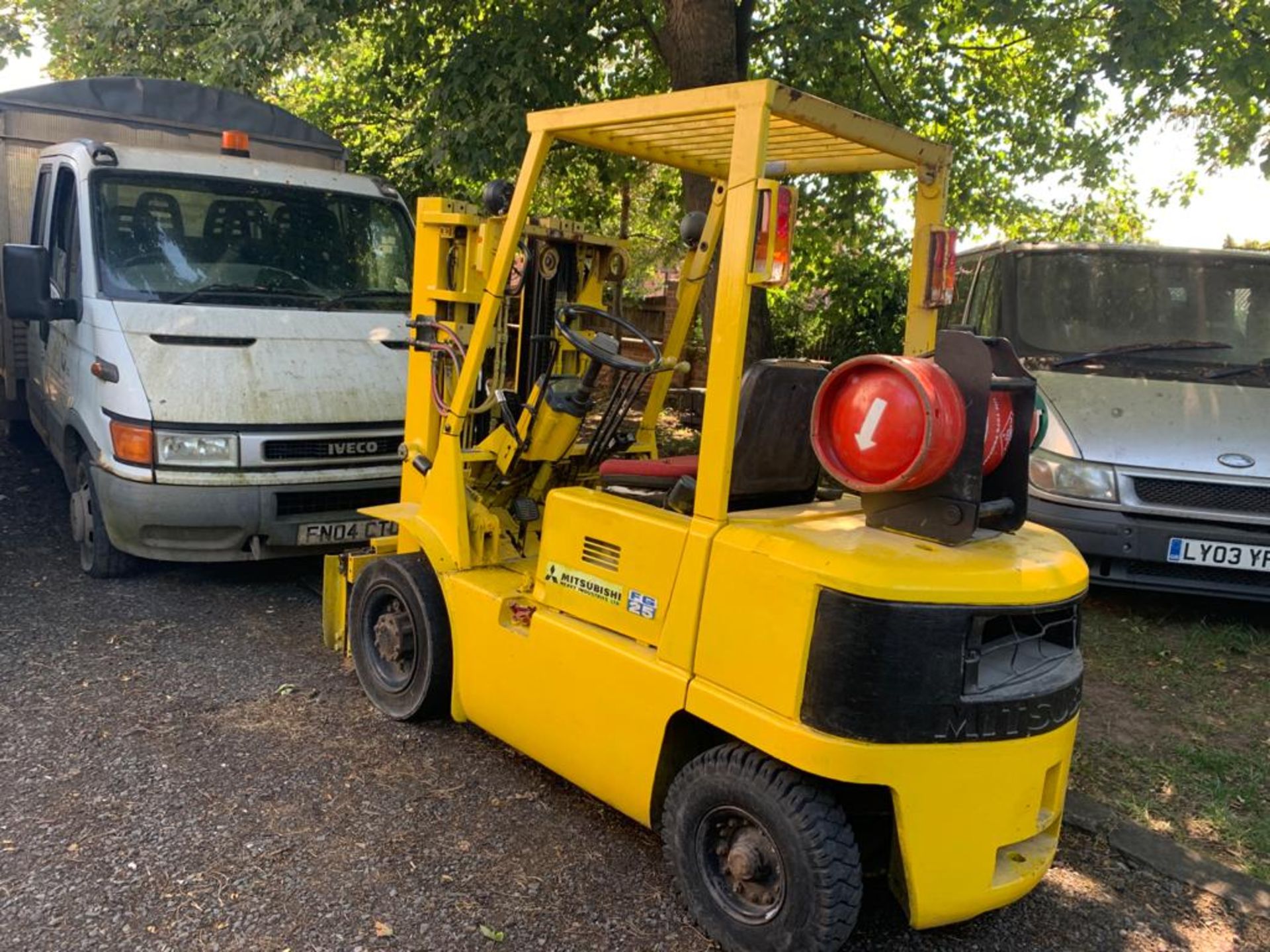 MITSUBISHI FG25 2.5 TON CONTAINER SPEC YELLOW GAS POWERED FORKLIFT *PLUS VAT* - Image 4 of 12