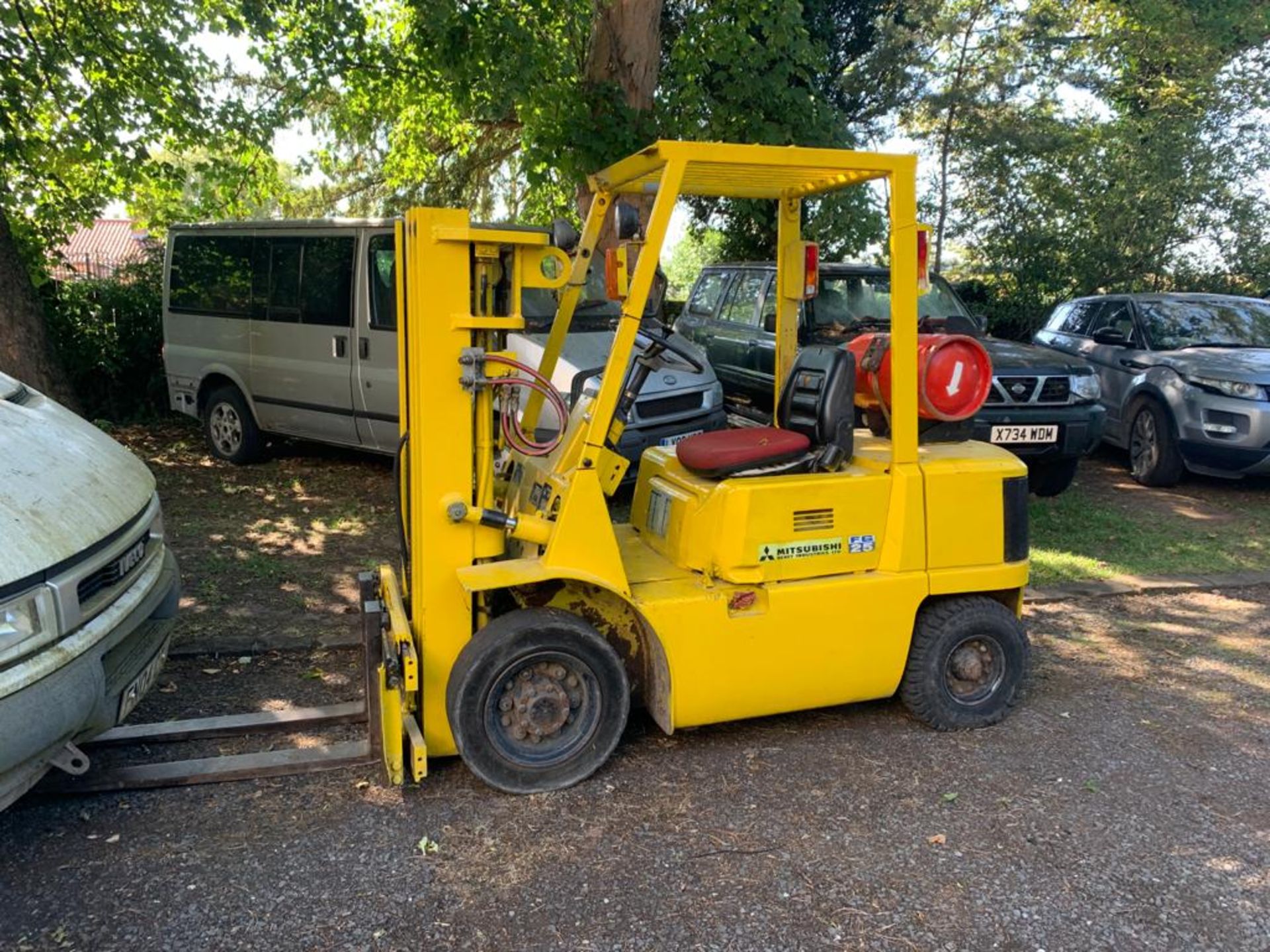 MITSUBISHI FG25 2.5 TON CONTAINER SPEC YELLOW GAS POWERED FORKLIFT *PLUS VAT* - Image 2 of 12