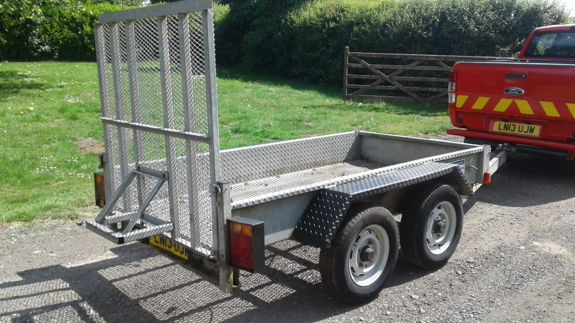 INDESPENSION TWIN AXLE TOW-ABLE PLANT TRAILER, 4 X EXCELLENT TYRES, TOWS WELL, 1400KG EACH AXLE - Image 2 of 9