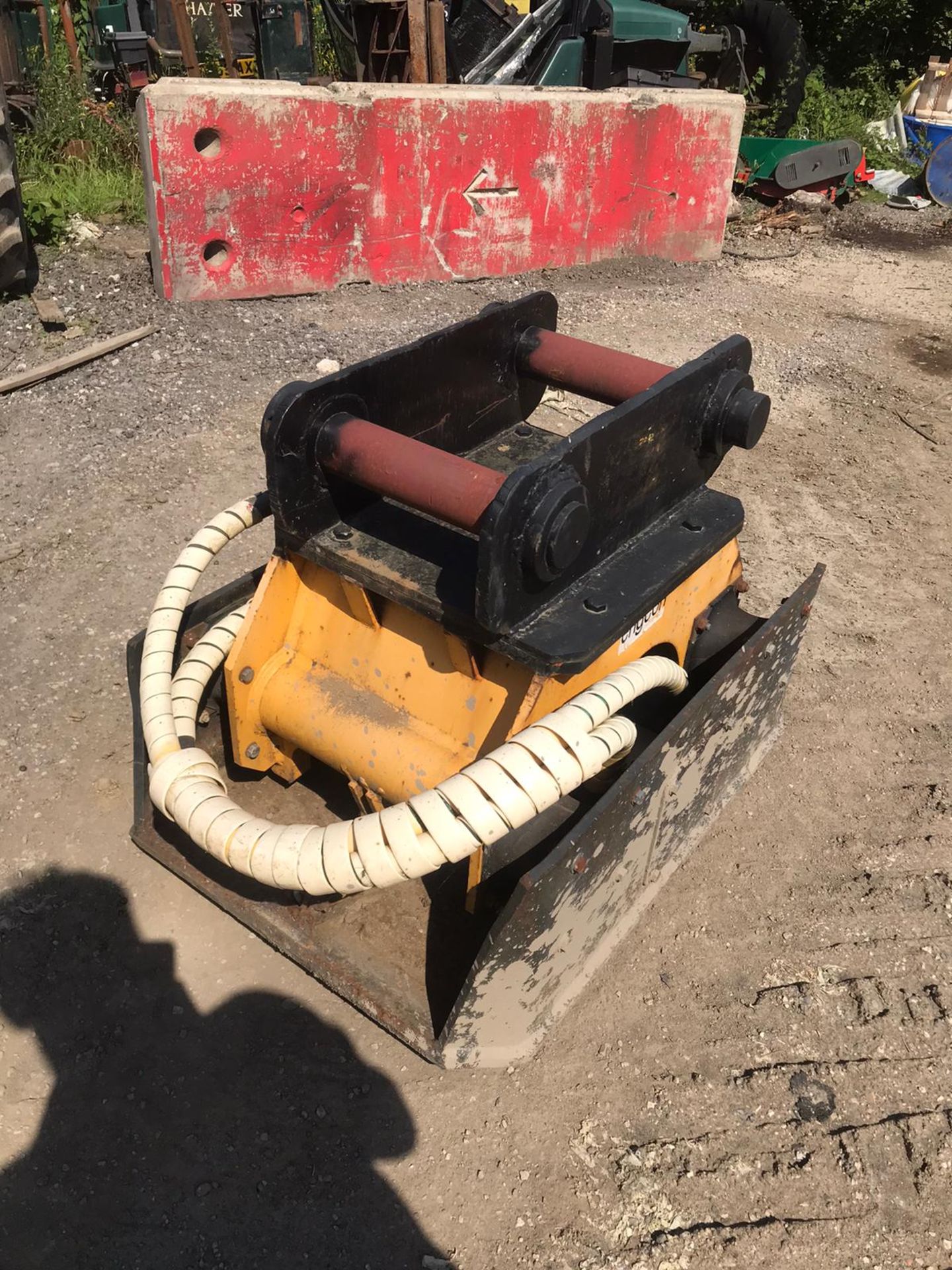 ENGCON WACKER PLATE, BELIEVES TO WORK, 80MM PINS, SUITABLE FOR 20-24 TON EXCAVATOR *PLUS VAT* - Image 2 of 4