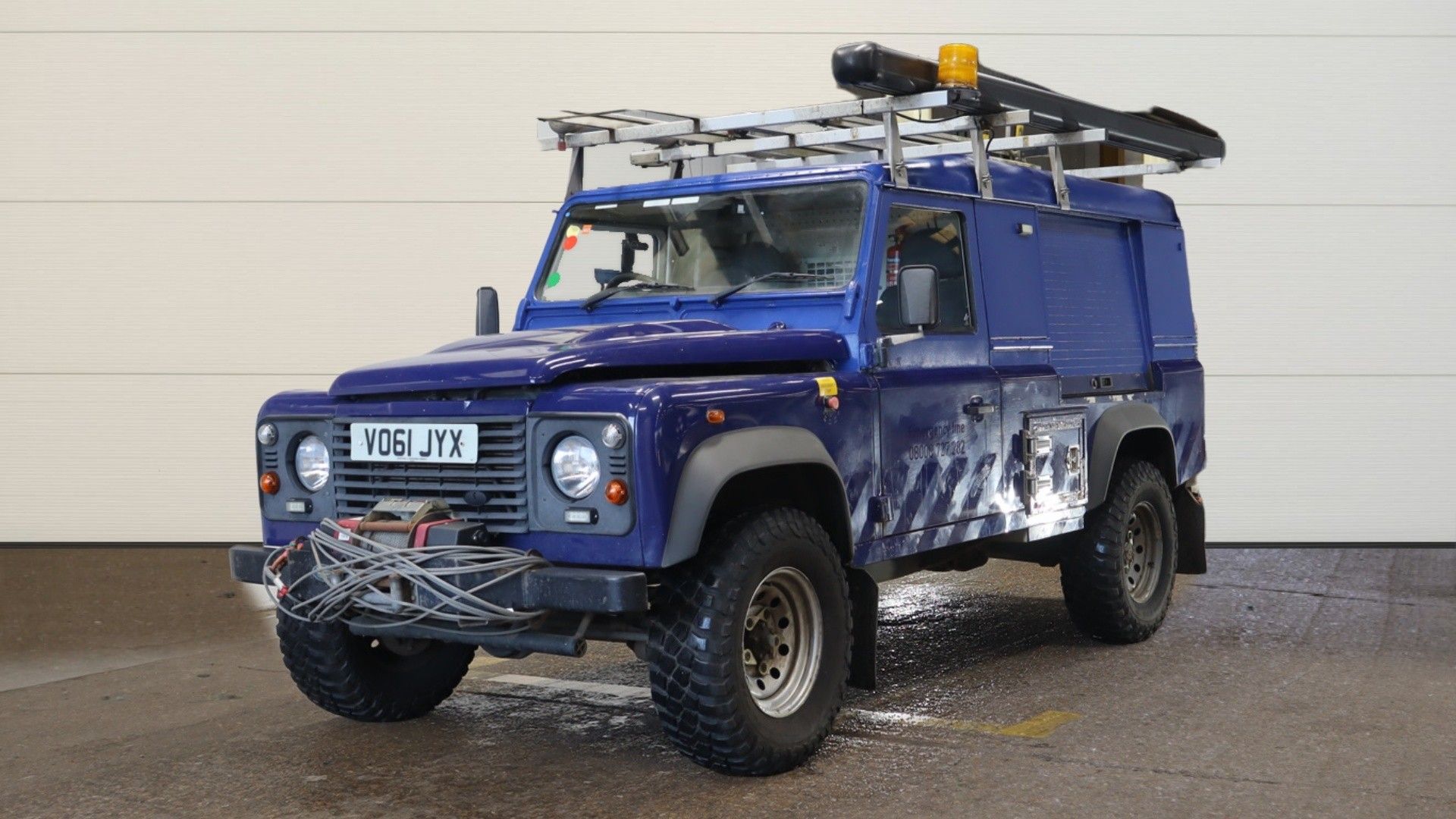 2011/61 REG LAND ROVER DEFENDER 110 HARD TOP 2.4 TURBO DIESEL, SHOWING 0 FORMER KEEPERS *PLUS VAT* - Image 2 of 7