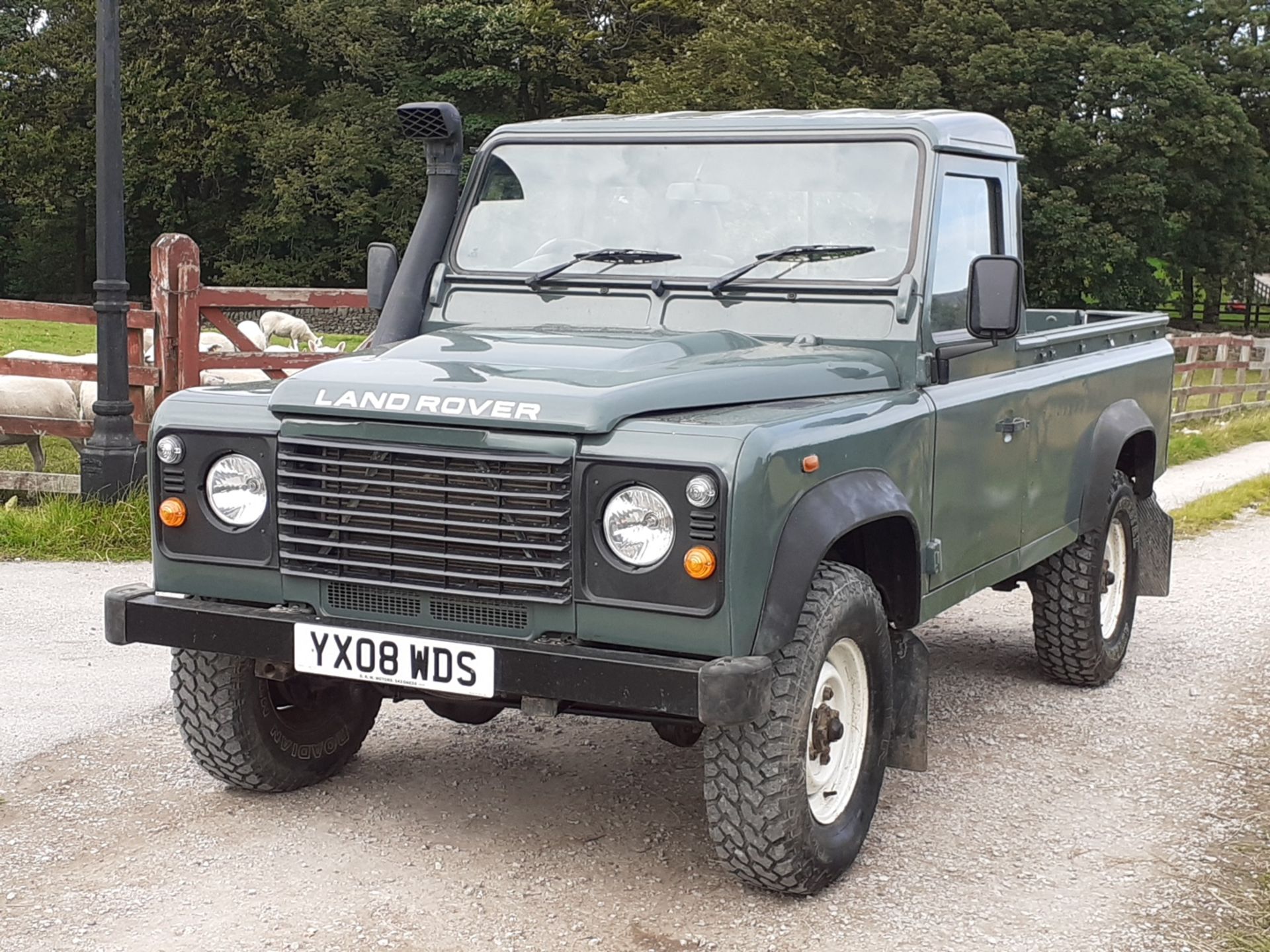 2008/08 REG LAND ROVER DEFENDER 110 SINGLE CAB LWB PICK-UP 2.4 DIESEL, SHOWING 2 FORMER KEEPERS - Image 6 of 11