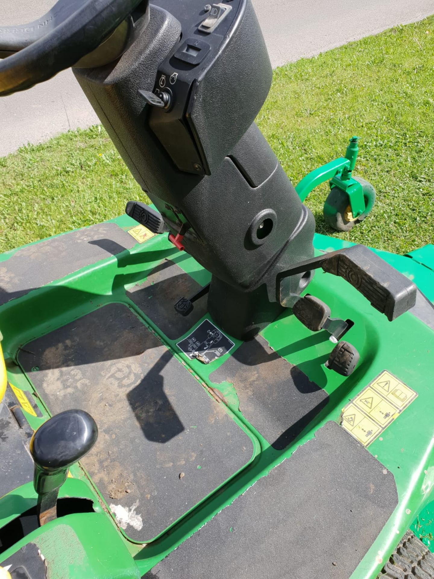 JOHN DEERE 1435 4WD RIDE ON LAWN MOWER, 4000 HOURS, FULL WORKING ORDER, RUNS DRIVES & MOWS AS SHOULD - Image 10 of 10