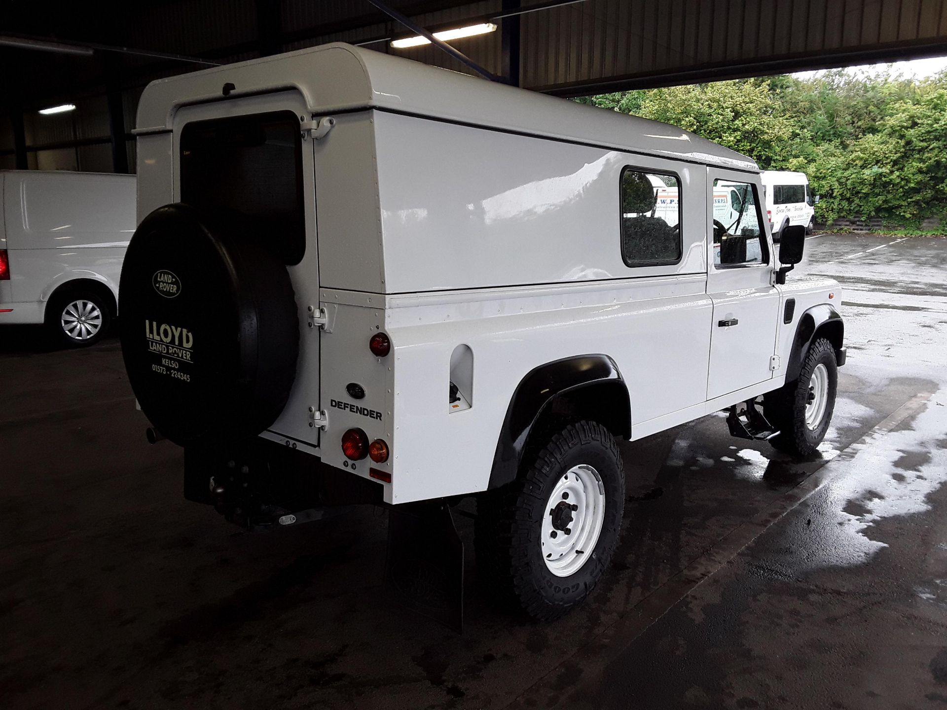 2016/16 REG LAND ROVER DEFENDER 110 HARD TOP TURBO DIESEL 2.2 WHITE LIGHT 4X4 UTILITY *PLUS VAT* - Image 4 of 8