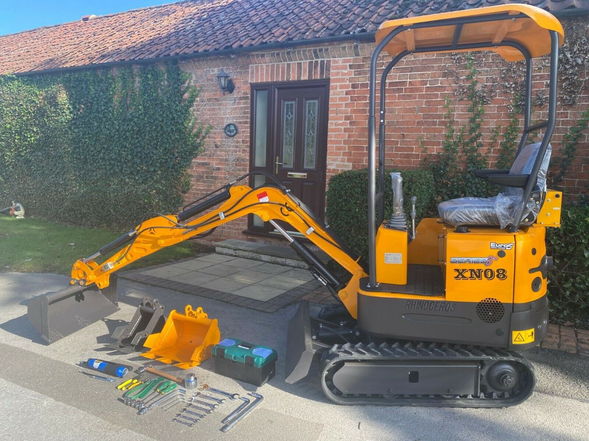 MINI EXCAVATOR RHINOCEROS XN08 BRAND NEW, YEAR 2020, LATEST MODEL SERIES 3 EURO 5 ENGINE, 3X BUCKETS - Image 6 of 8