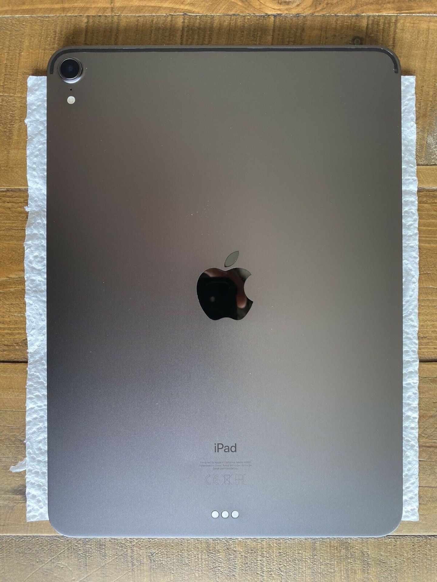 GREAT CONDITION! APPLE IPAD PRO 11-INCH (2018 MODEL) 64GB WIFI & CELLULAR - UNLOCKED! GREY + EXTRAS! - Image 3 of 9