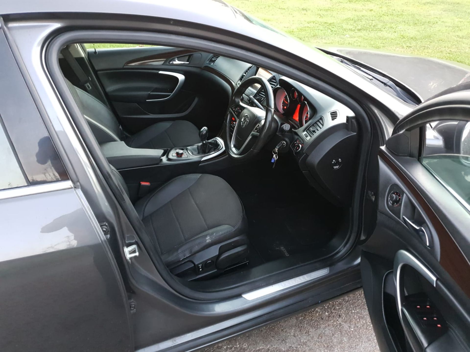 2009/09 REG VAUXHALL INSIGNIA SE NAV 160 CDTI 2.0 DIESEL 5DR HATCHBACK, SHOWING 2 FORMER KEEPERS - Image 14 of 22