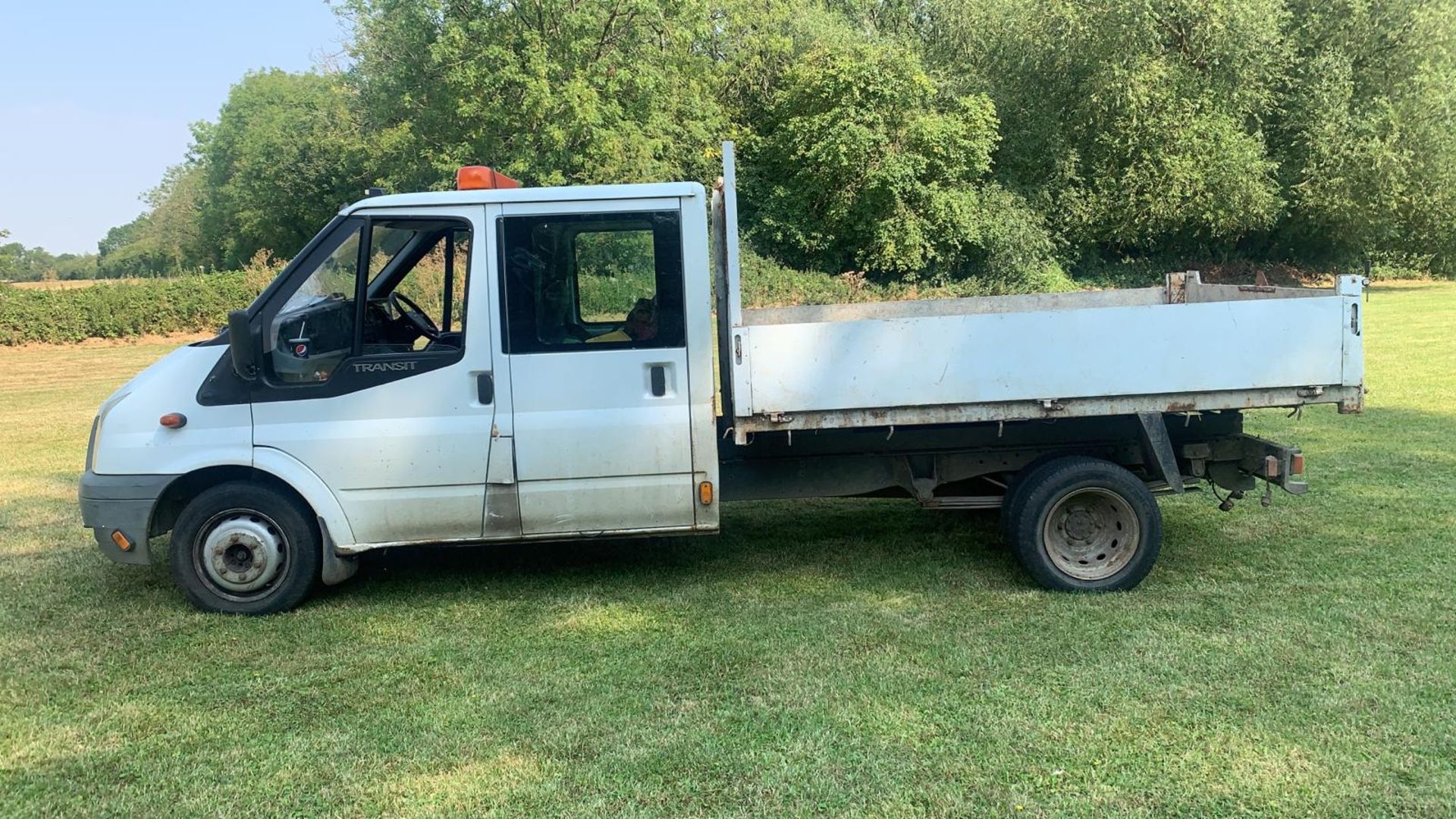 2007/57 REG FORD TRANSIT 140 T350L D/C RWD 2.4 DIESEL WHITE TIPPER, SHOWING 3 FORMER KEEPERS *NO VAT - Image 3 of 7