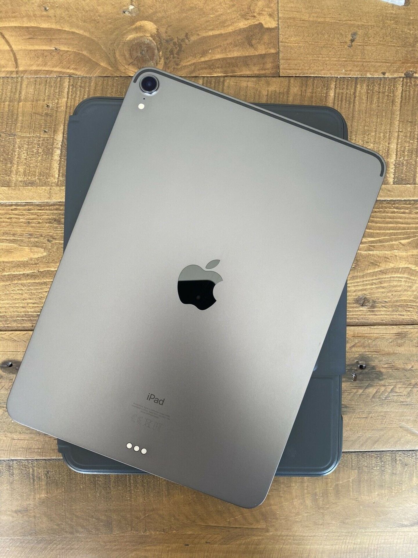 GREAT CONDITION! APPLE IPAD PRO 11-INCH (2018 MODEL) 64GB WIFI & CELLULAR - UNLOCKED! GREY + EXTRAS! - Image 4 of 9