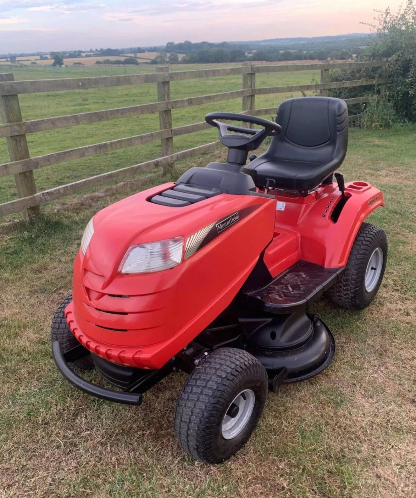 MOUNTFIELD 1538 SD RIDE ON LAWN MOWER, RUNS, DRIVES AND CUTS, EX DEMO CONDITION *NO VAT* - Image 2 of 5