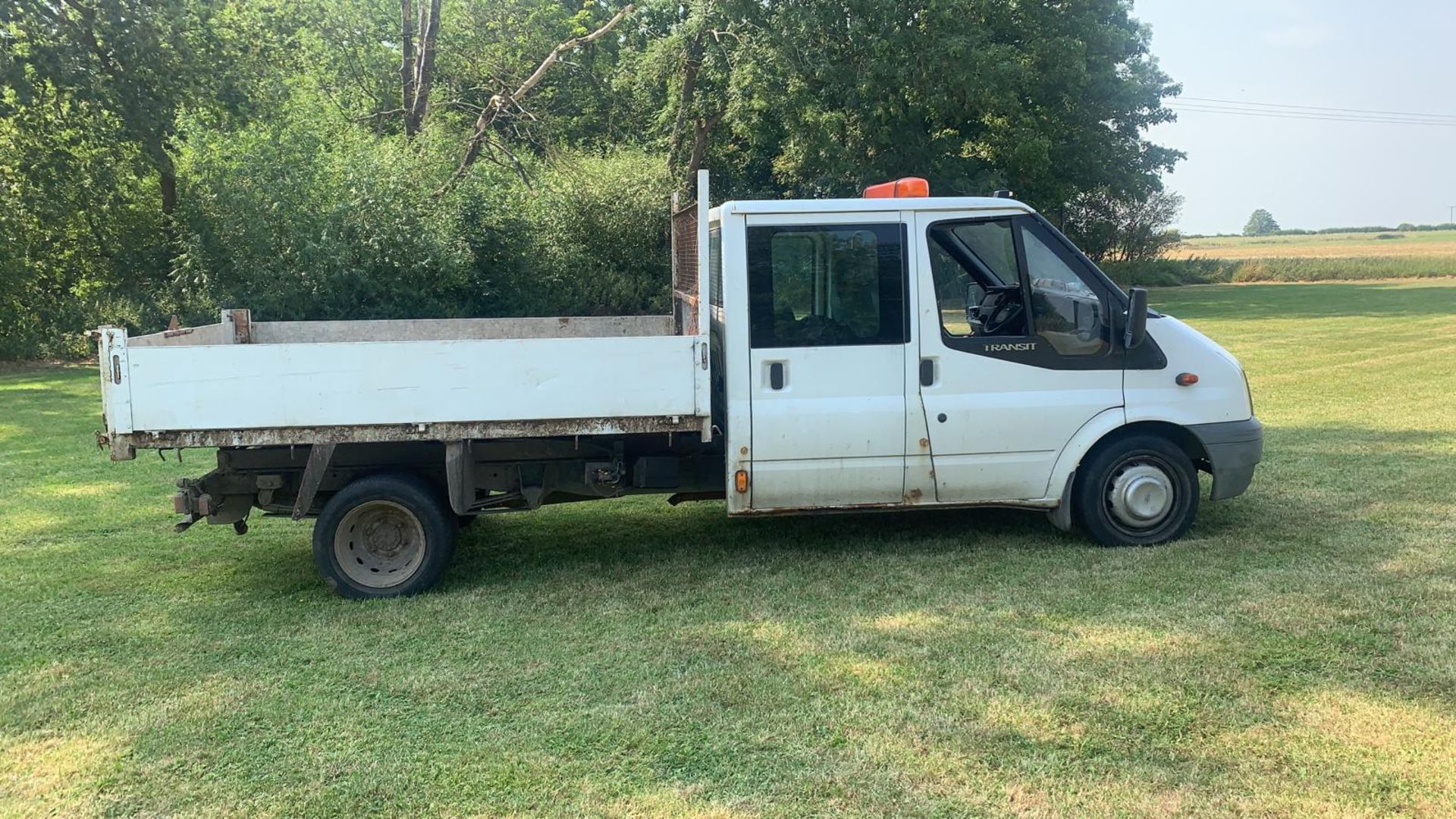 2007/57 REG FORD TRANSIT 140 T350L D/C RWD 2.4 DIESEL WHITE TIPPER, SHOWING 3 FORMER KEEPERS *NO VAT