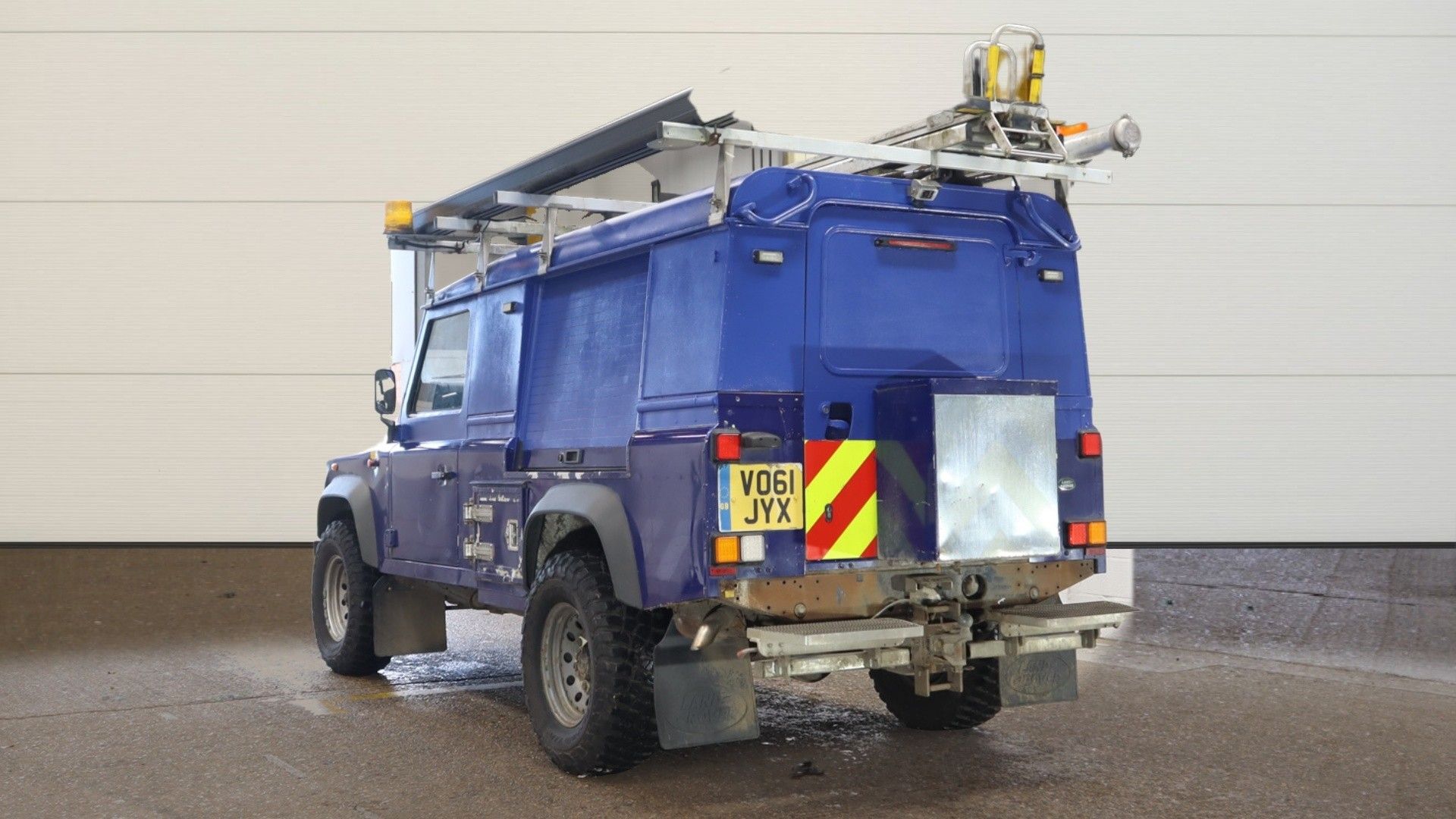 2011/61 REG LAND ROVER DEFENDER 110 HARD TOP 2.4 TURBO DIESEL, SHOWING 0 FORMER KEEPERS *PLUS VAT* - Image 3 of 7