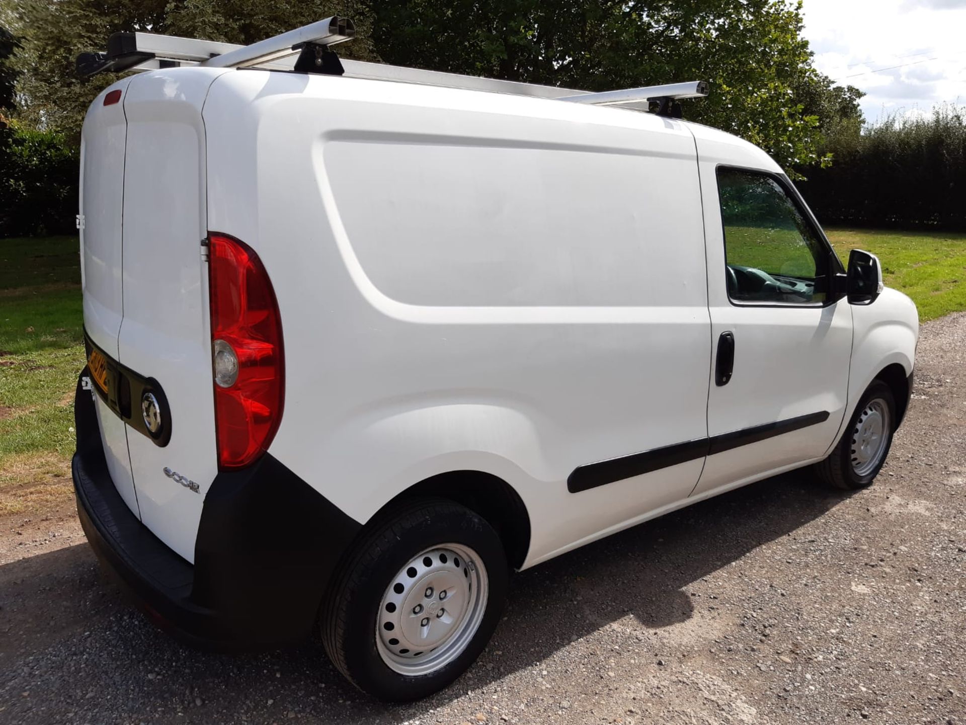 2013/13 REG VAUXHALL COMBO 2000 L1H1 CDTI SS ECOFLEX 1.25 DIESEL WHITE PANEL VAN *NO VAT* - Image 7 of 8