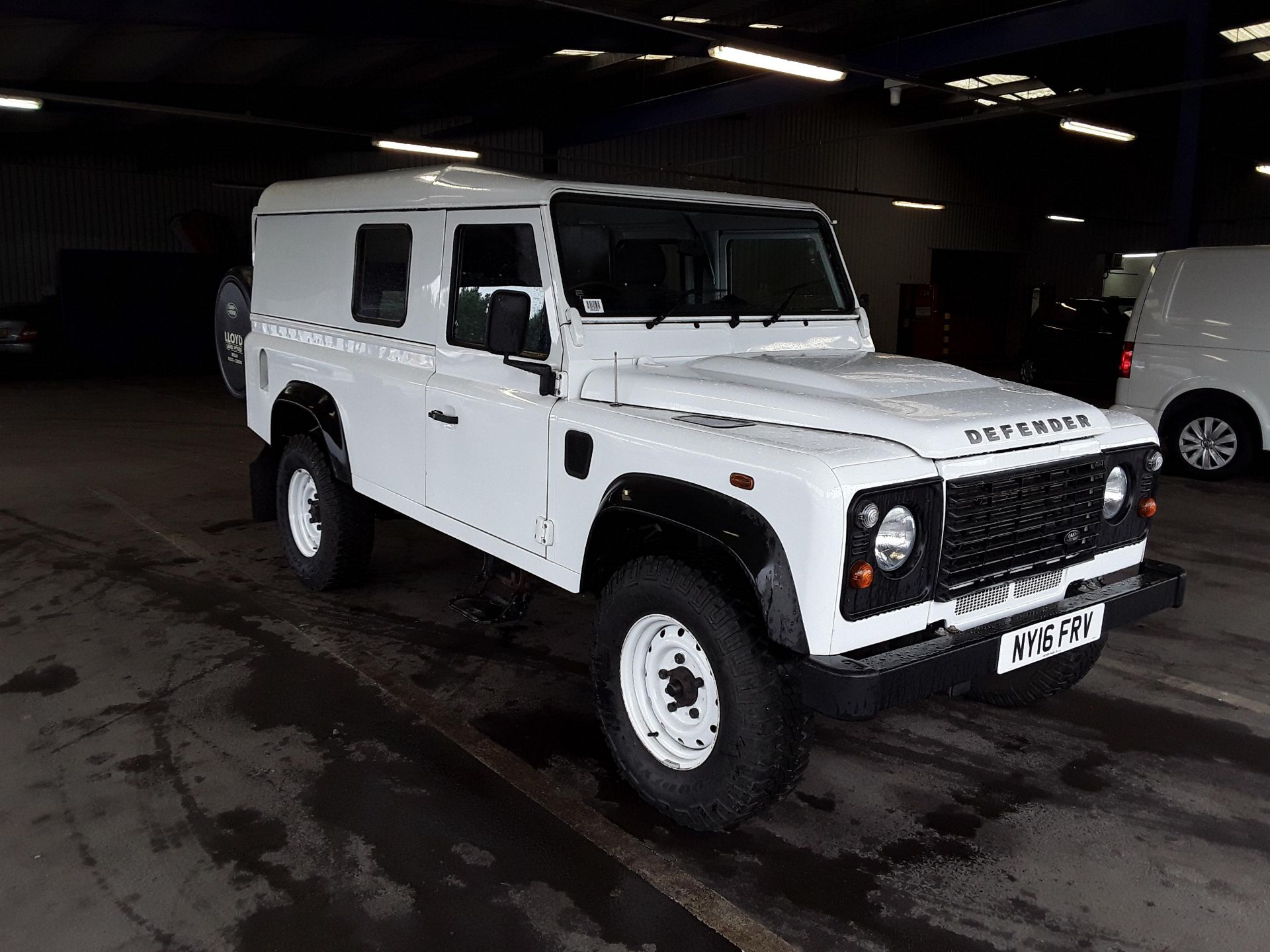 2016/16 REG LAND ROVER DEFENDER 110 HARD TOP TURBO DIESEL 2.2 WHITE LIGHT 4X4 UTILITY *PLUS VAT*